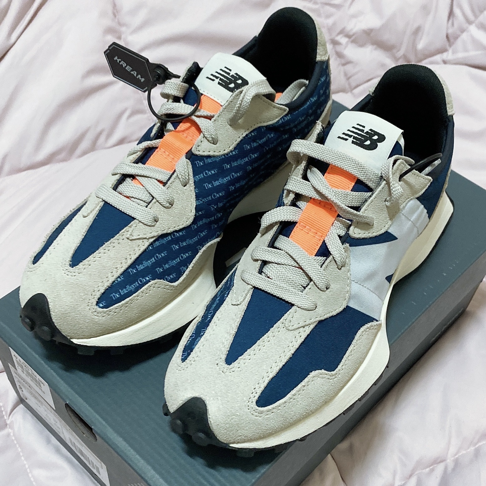 New Balance 327 Outerspace Light Grey 착용 스타일 - 1