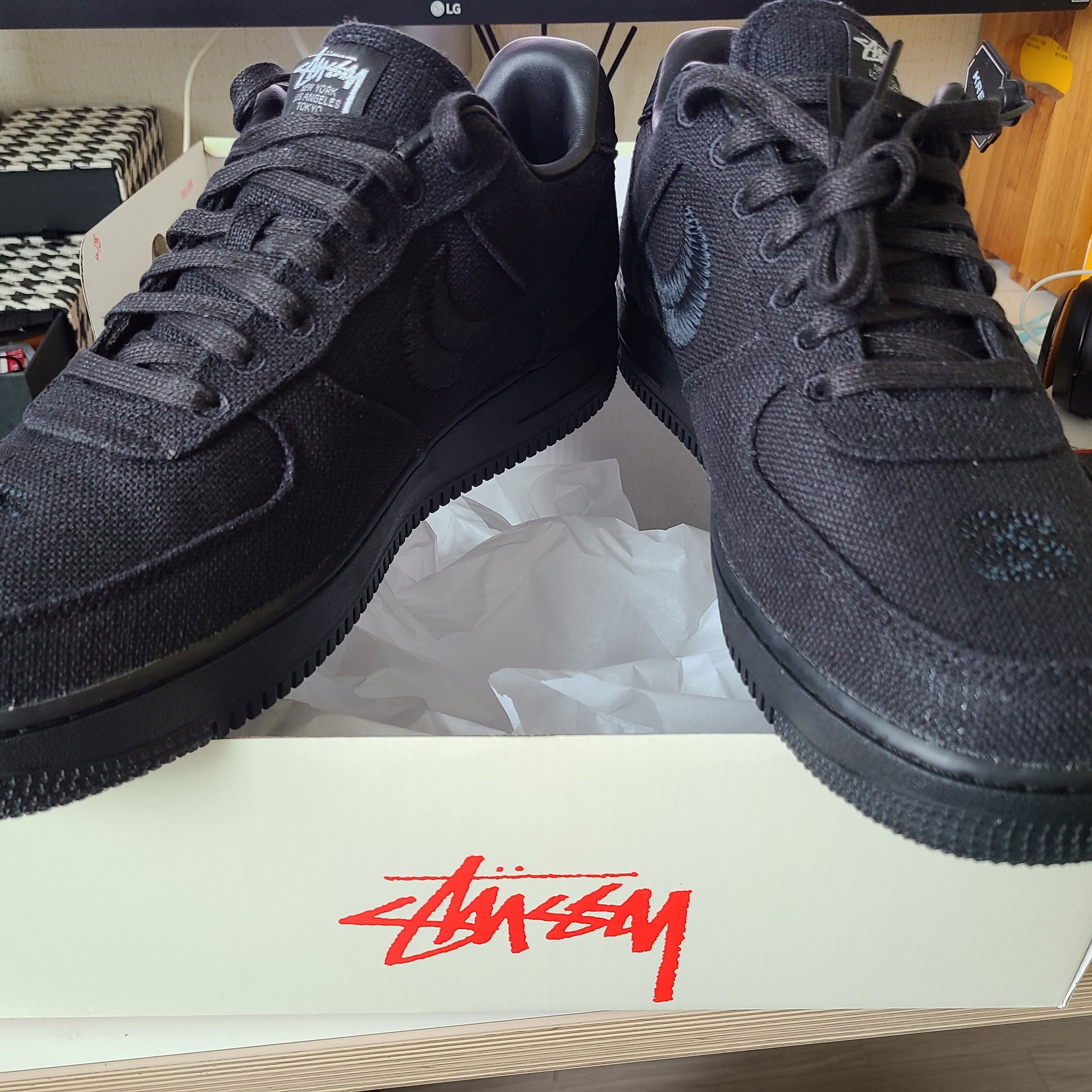Nike x Stussy Air Force 1 Low Triple Black 착용 스타일
