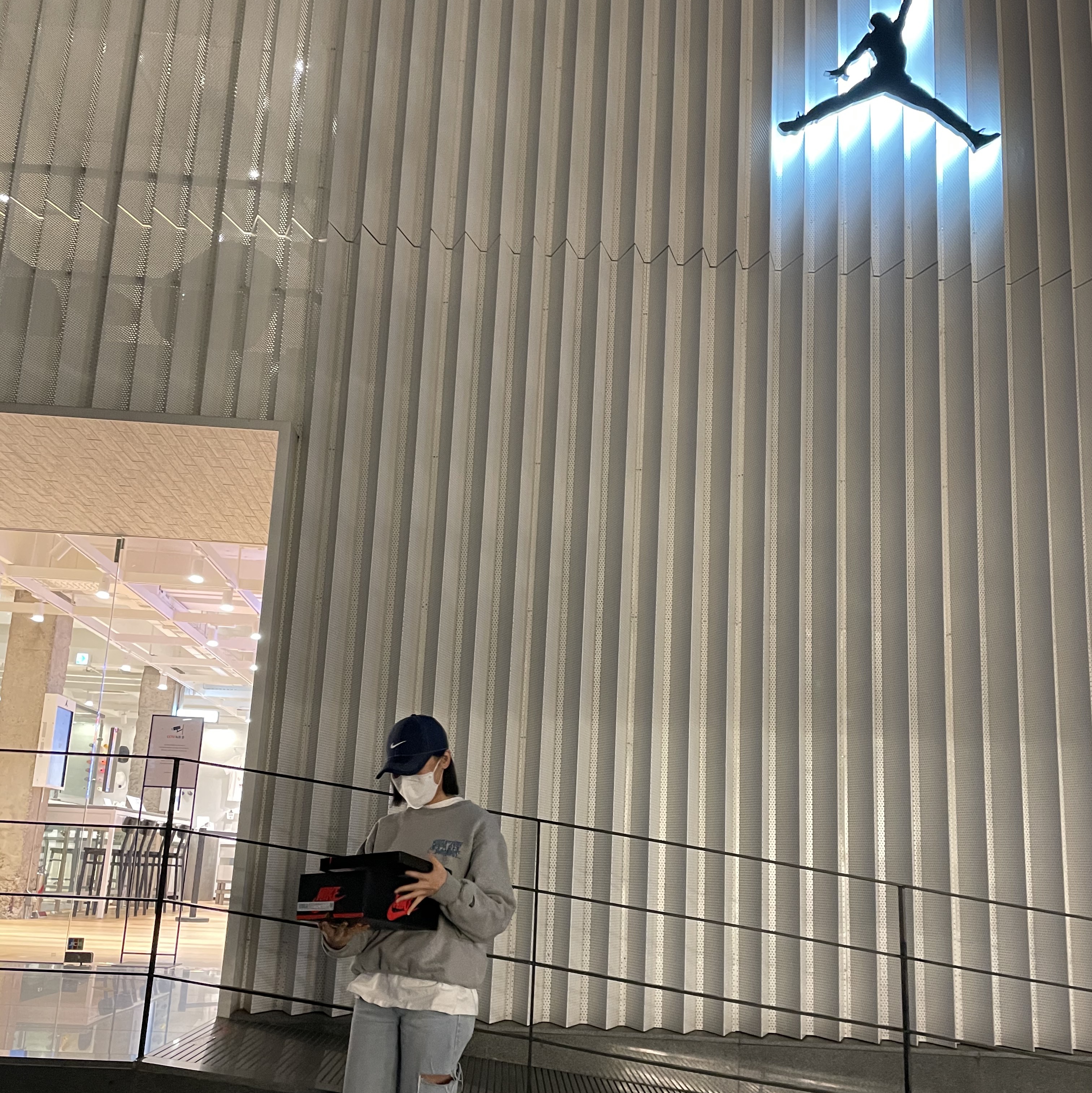 Jordan 1 Retro High OG Volt Gold 착용 스타일 - 2