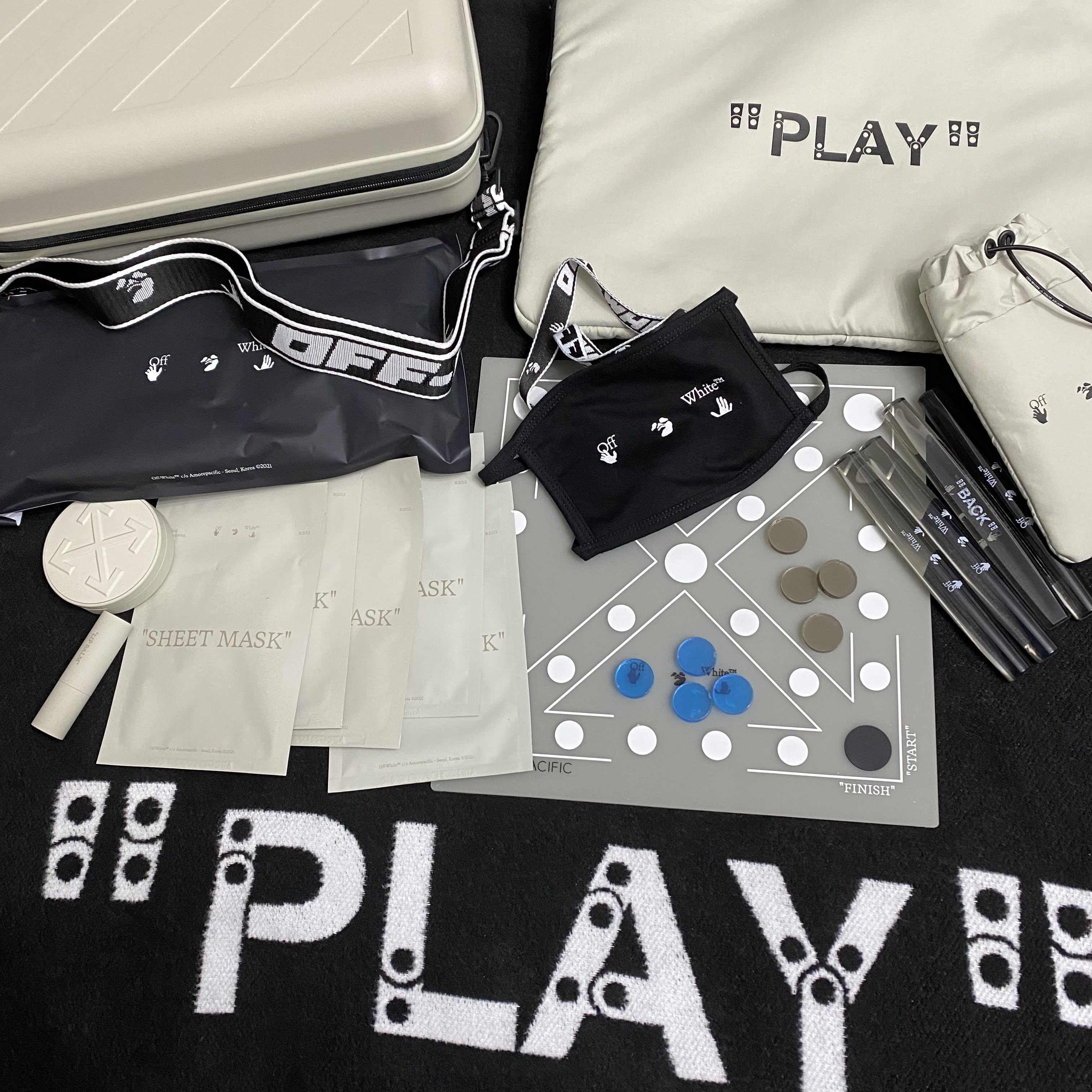 Off-White x Amore Pacific Protection Box (Without Cosmetics), Off-White x Amore Pacific Play Kit 착용 스타일