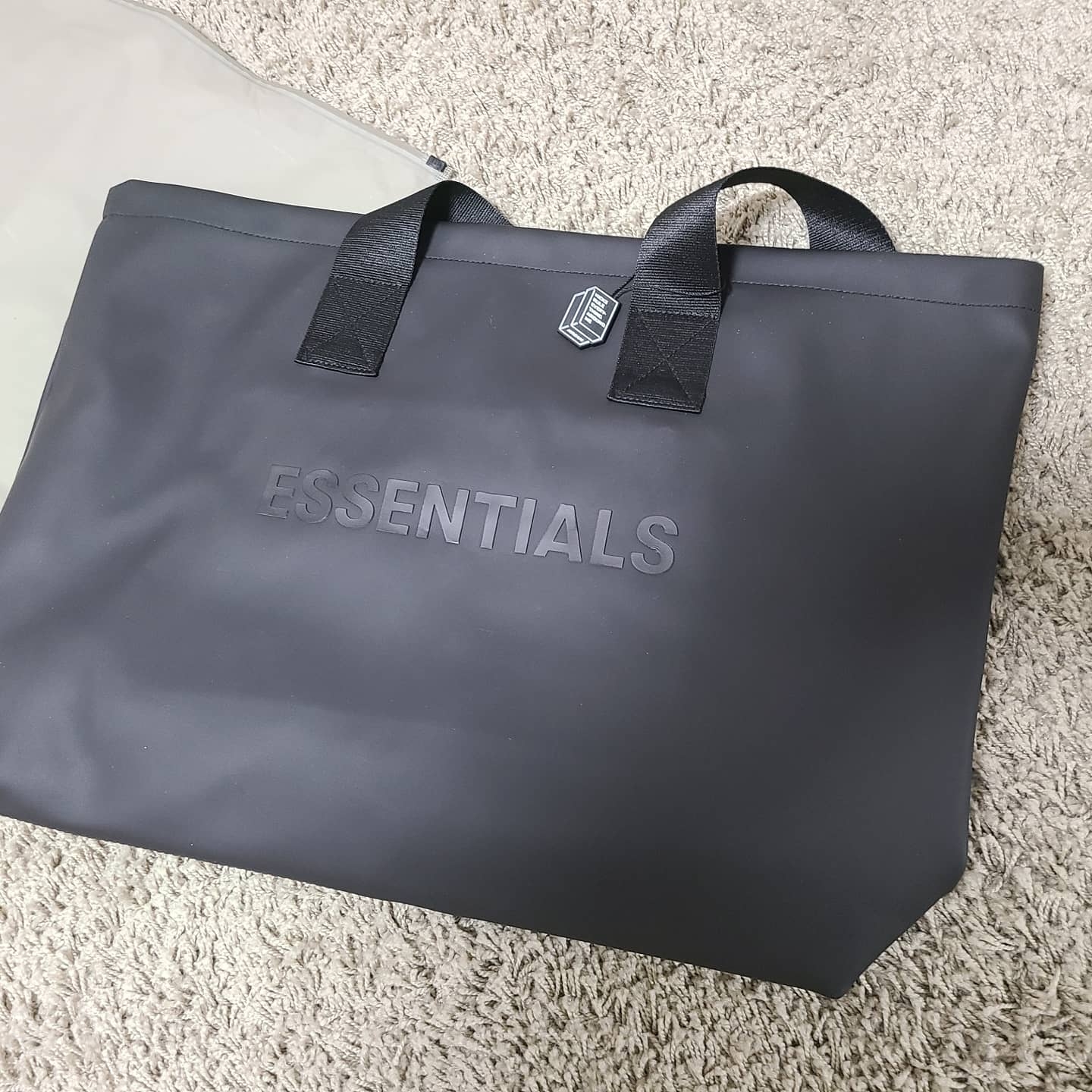 Essentials Tote Bag Dark Slate/Stretch Limo/Black - 20FW 착용 스타일 - 1