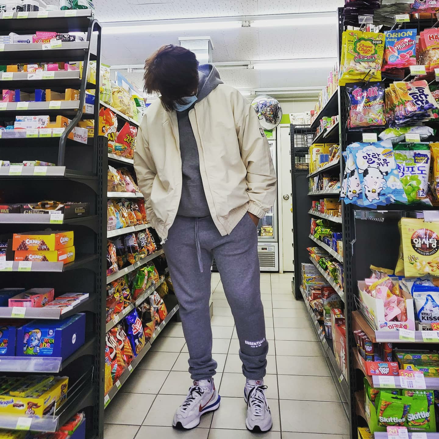 Nike x Sacai VaporWaffle Royal Fuchsia, Nike x Fear of God Basketball Jacket String 착용 스타일 - 2