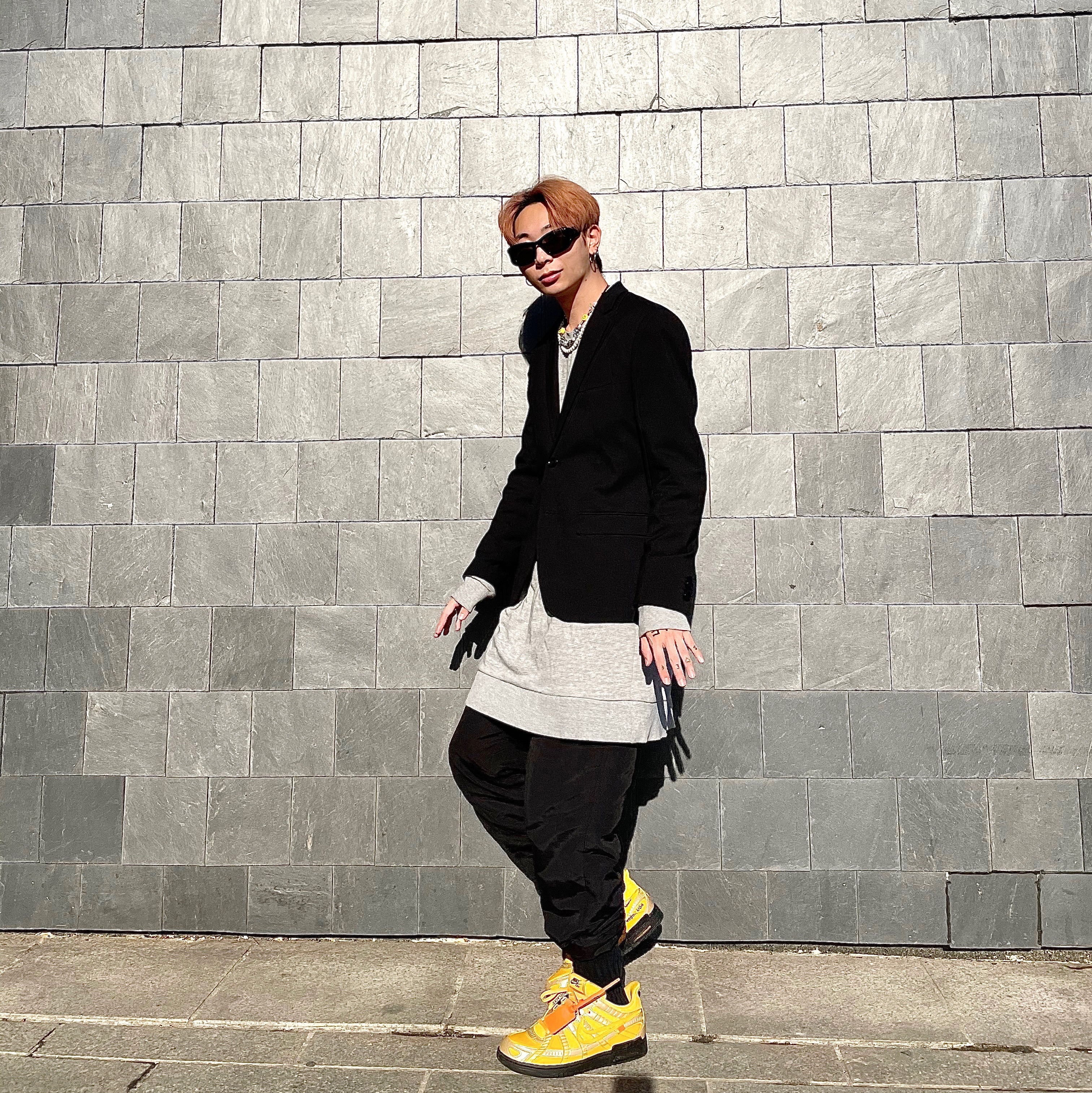 Nike x Off-White Air Rubber Dunk University Gold 착용 스타일 - 1