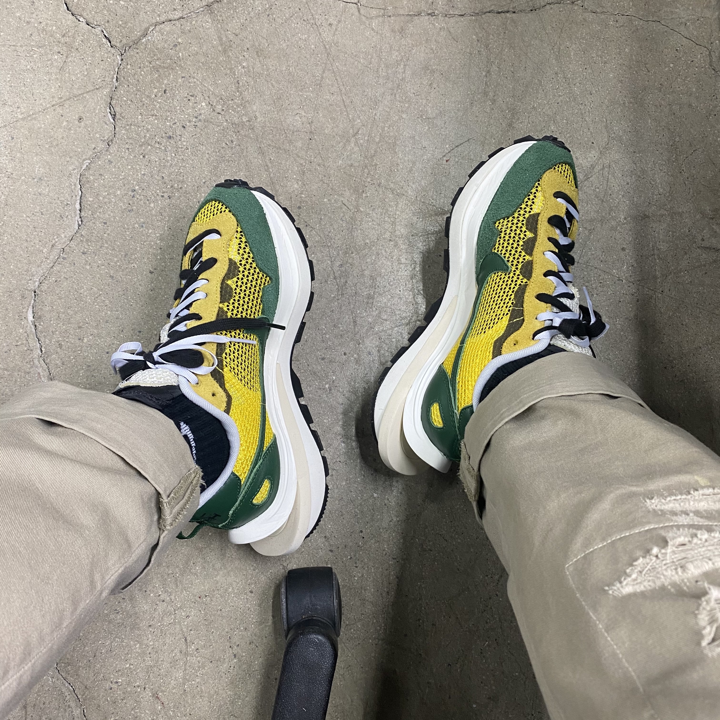 Nike x Sacai VaporWaffle Tour Yellow & Gorge Green Sail 착용 스타일