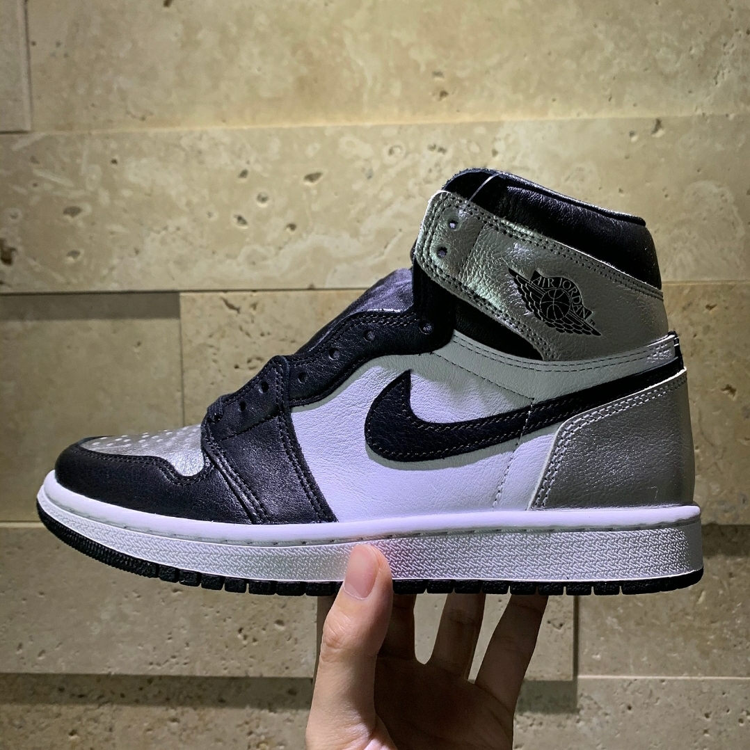 (W) Jordan 1 Retro High OG Silver Toe 착용 스타일 - 1