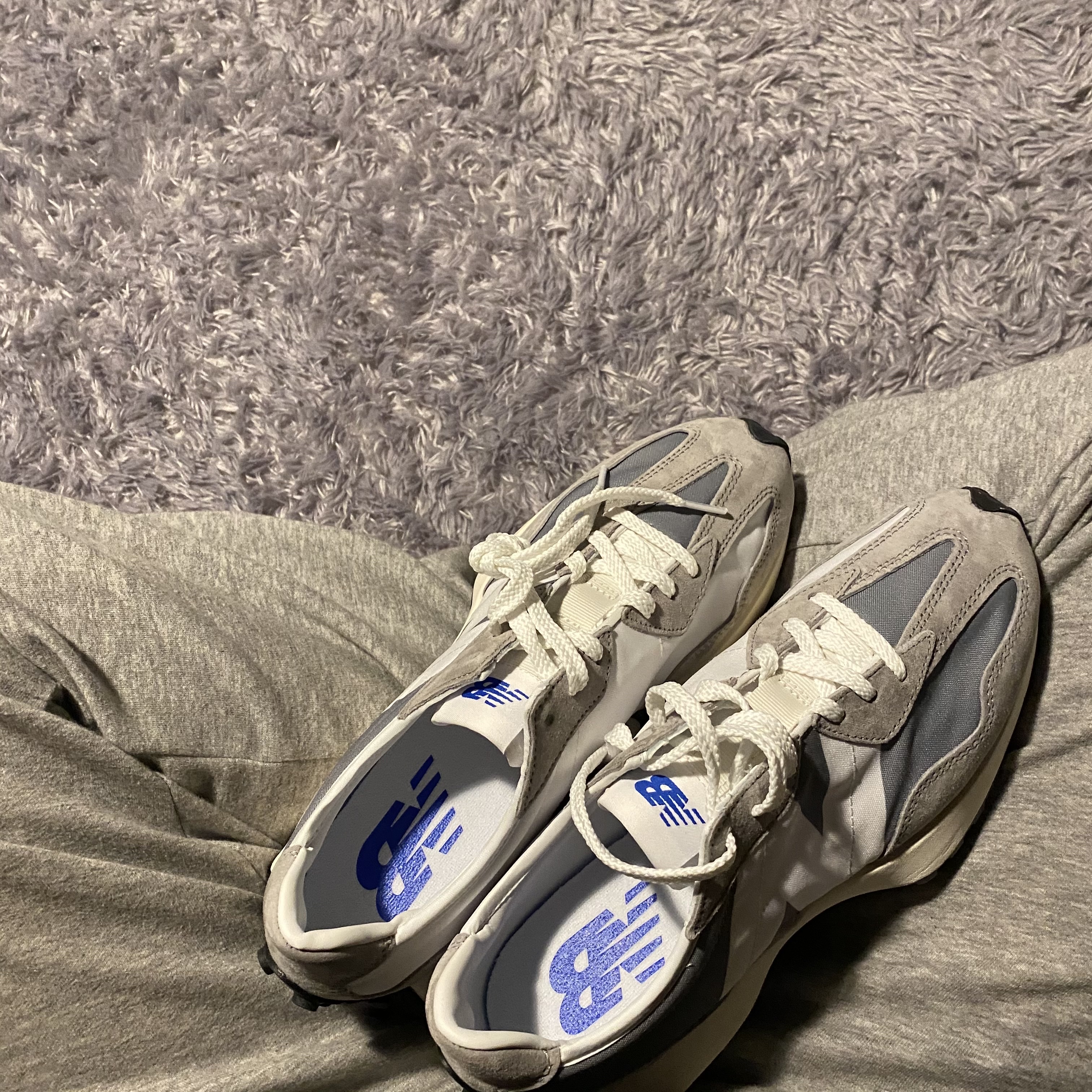 New Balance 327 Grey 착용 스타일 - 4