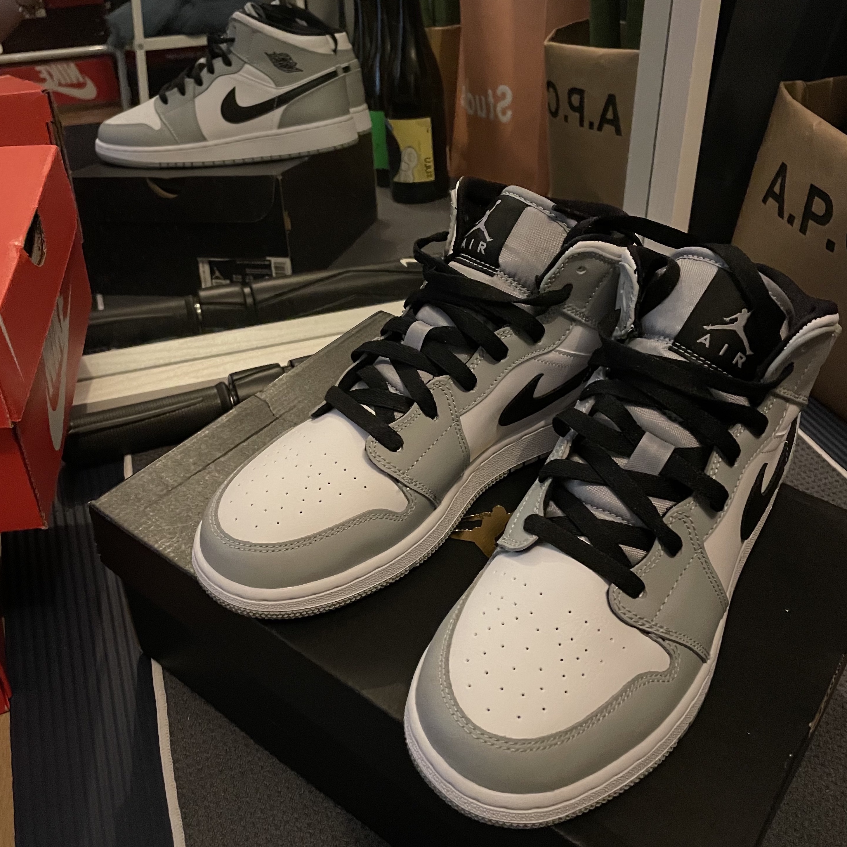 (GS) Jordan 1 Mid Light Smoke Grey 착용 스타일