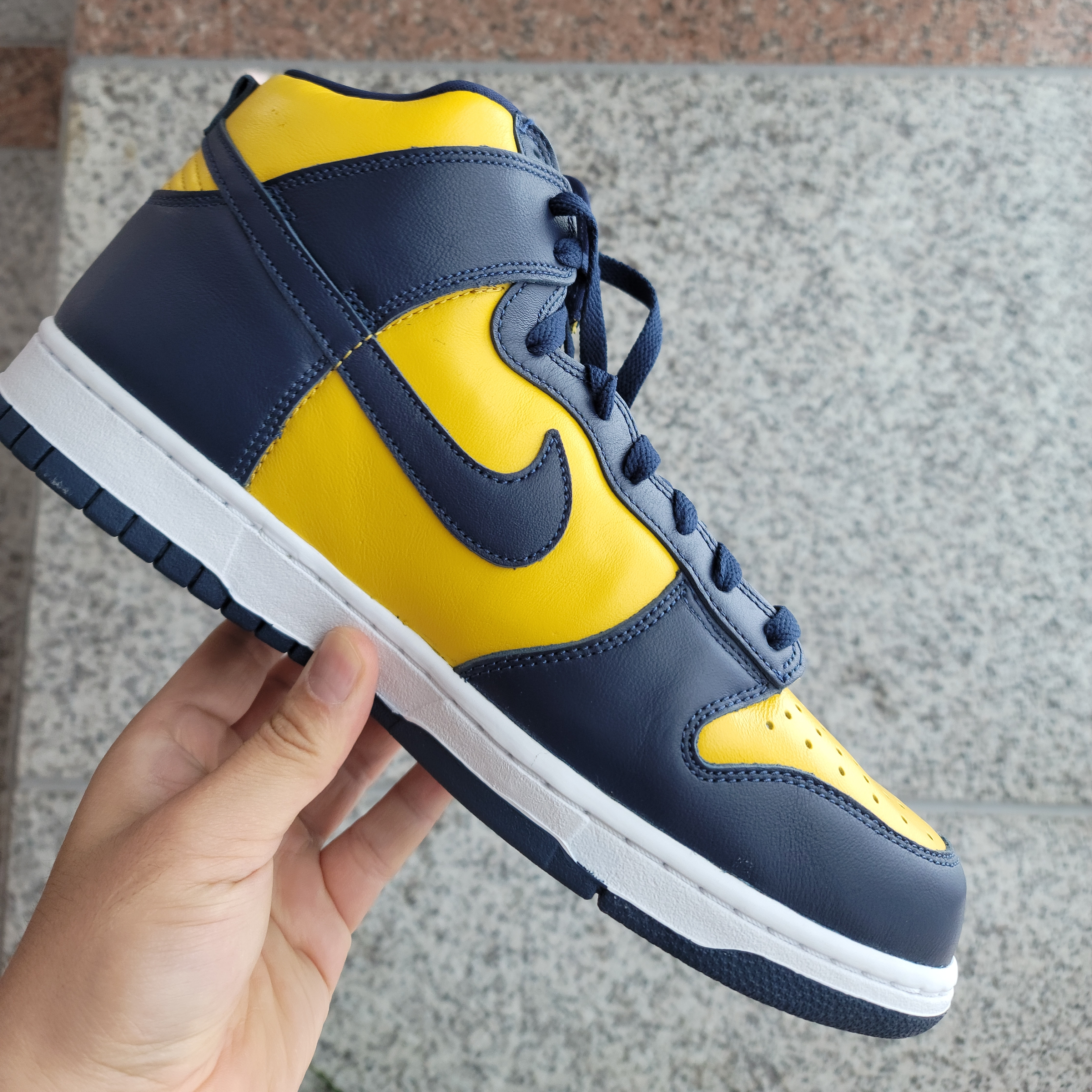 Nike Dunk High SP Maize & Blue 착용 스타일