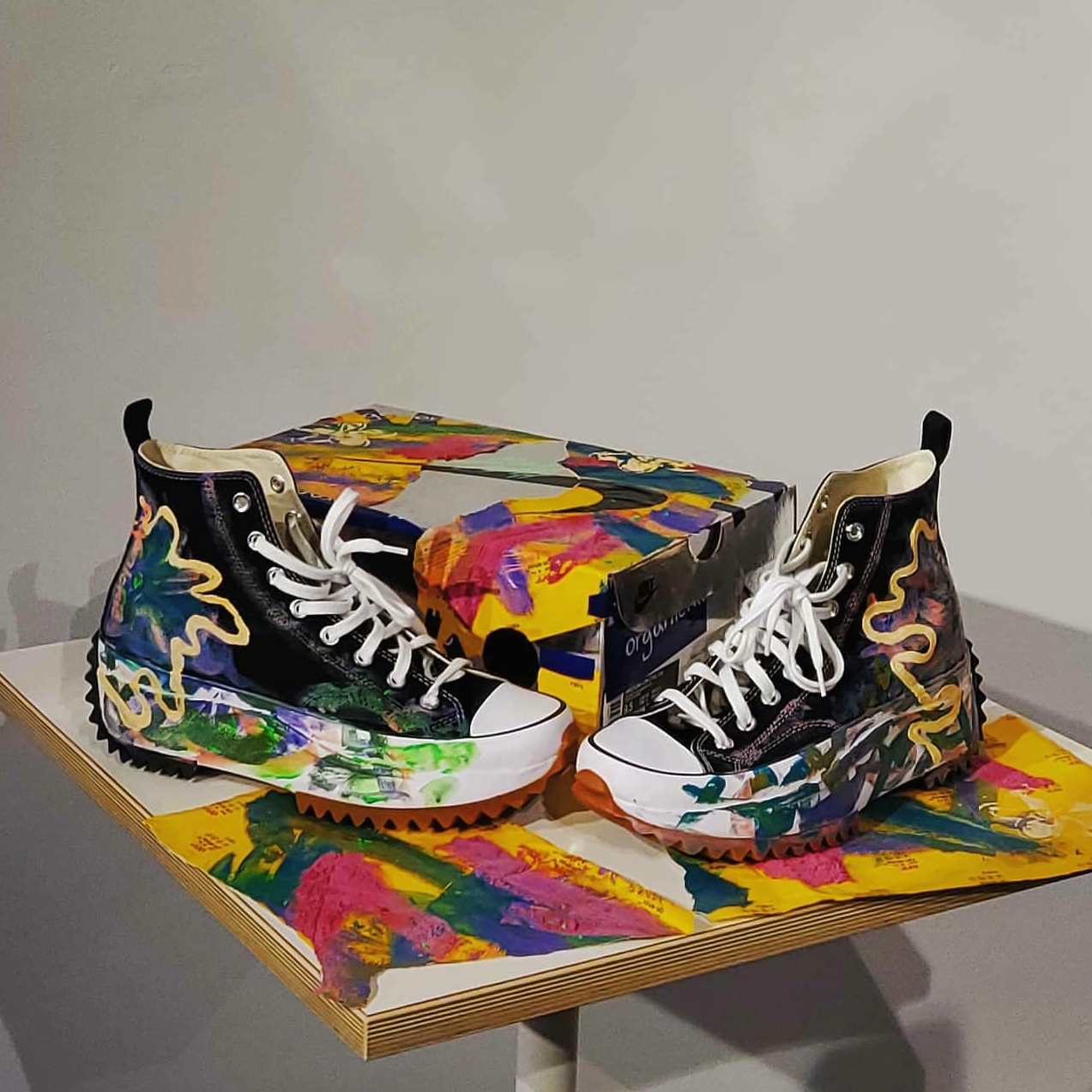 Converse Run Star Hike Hi Black White Gum 착용 스타일