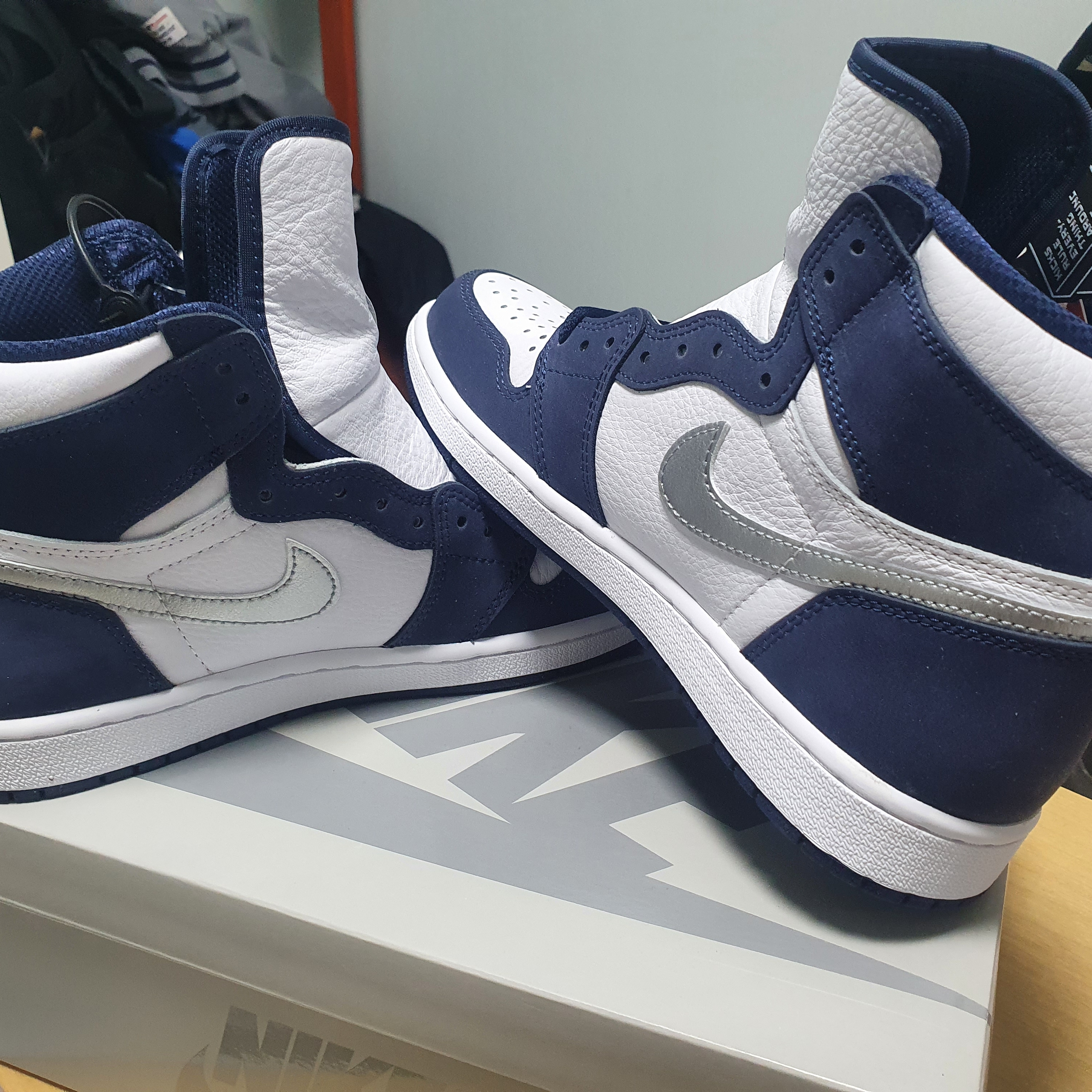 Jordan 1 Retro High OG CO.JP Midnight Navy 착용 스타일 - 2