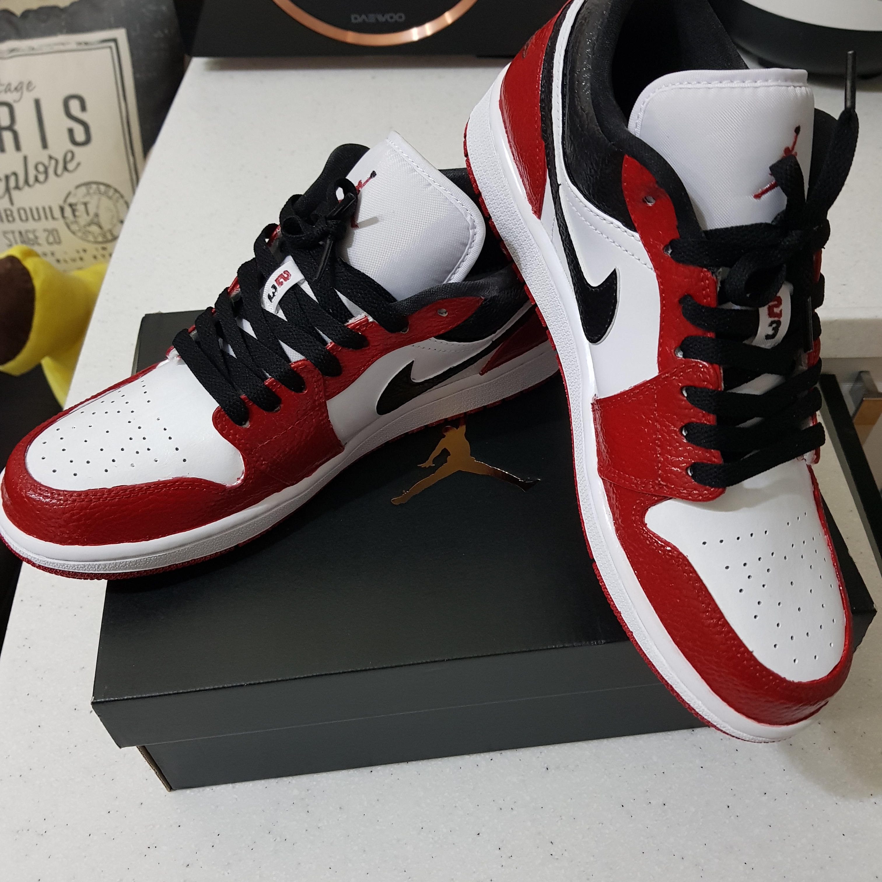 Jordan 1 Low Triple White Tumbled Leather 2020 착용 스타일 - 1