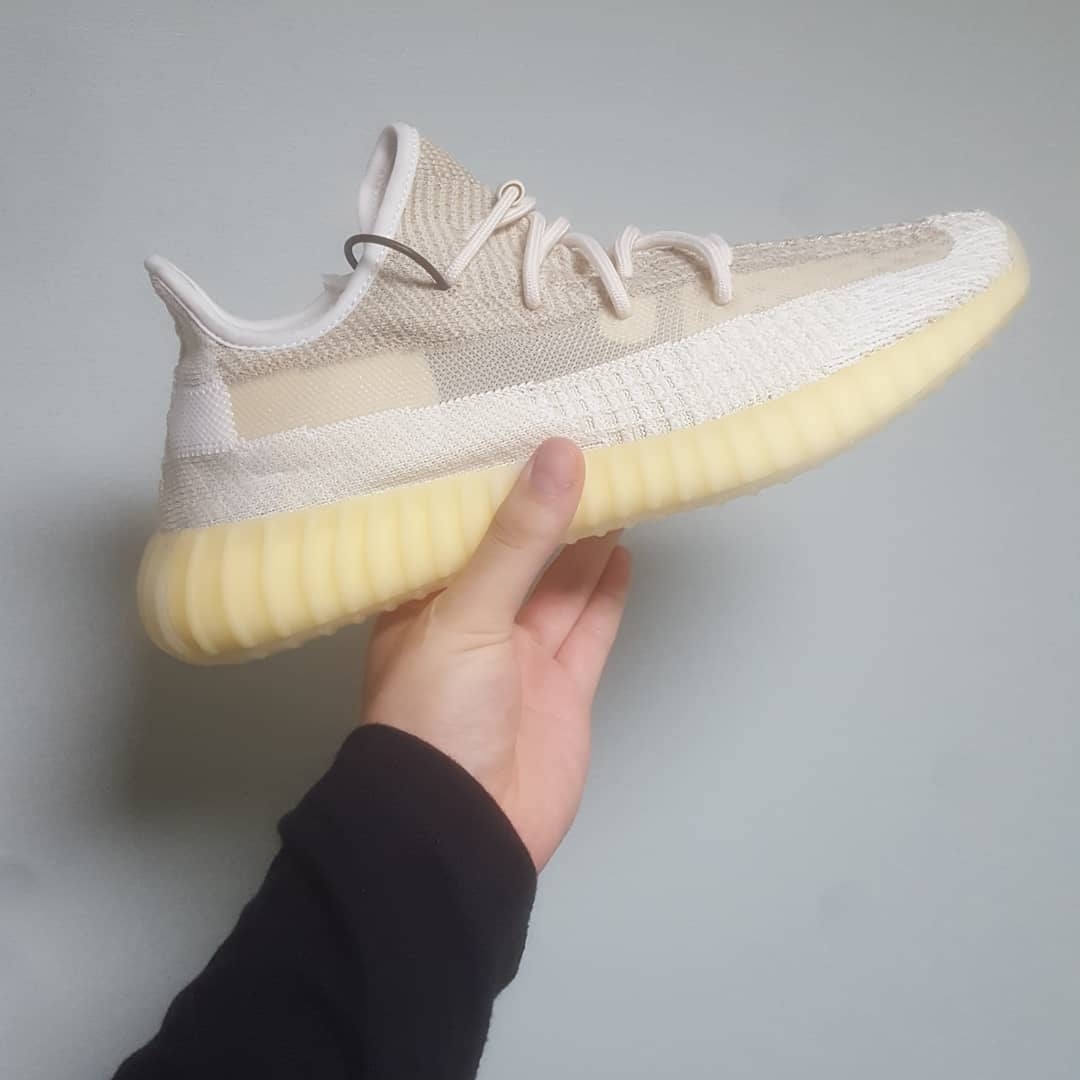 Adidas Yeezy Boost 350 V2 Natural 착용 스타일 - 1
