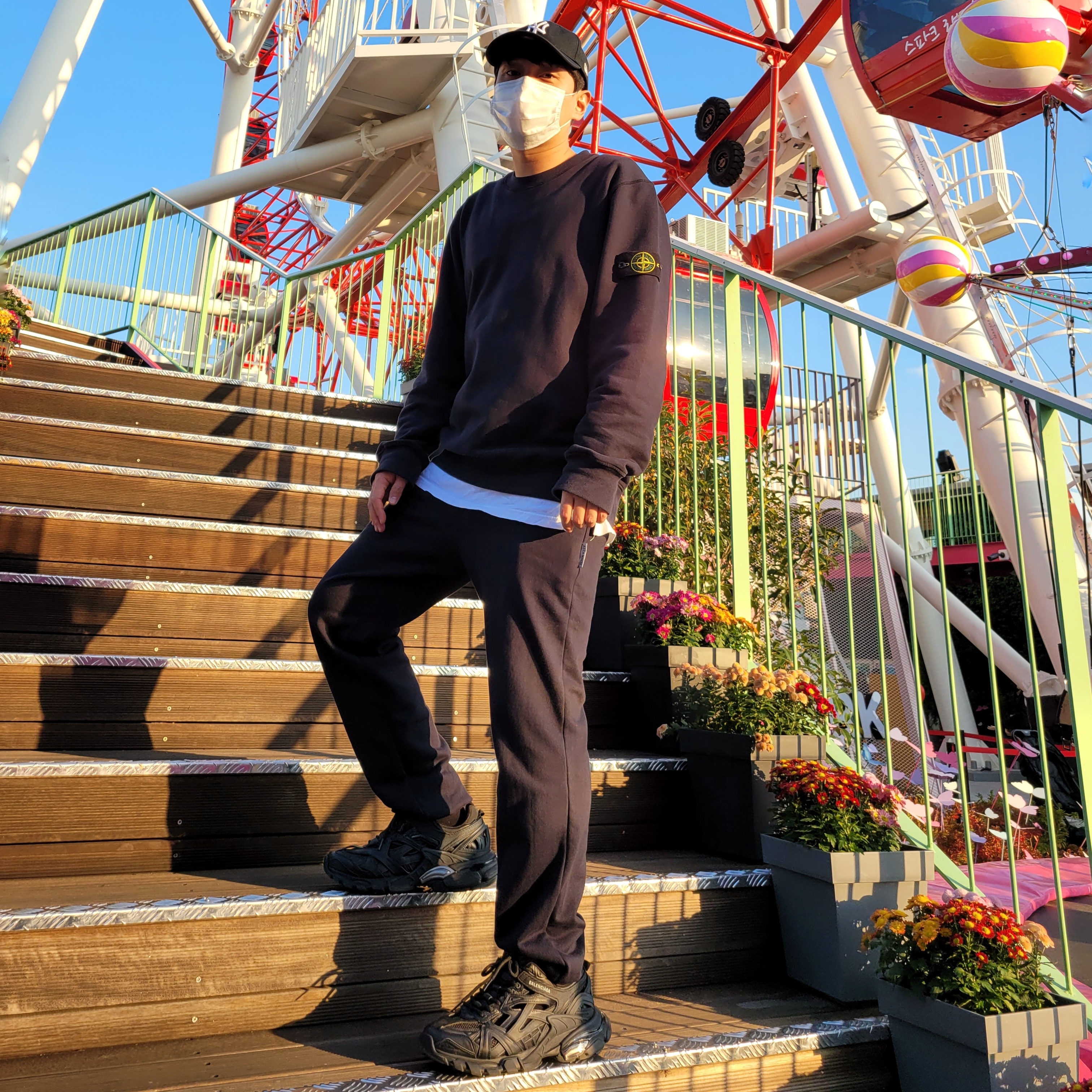 Balenciaga Track.2 Sneakers Black 착용 스타일