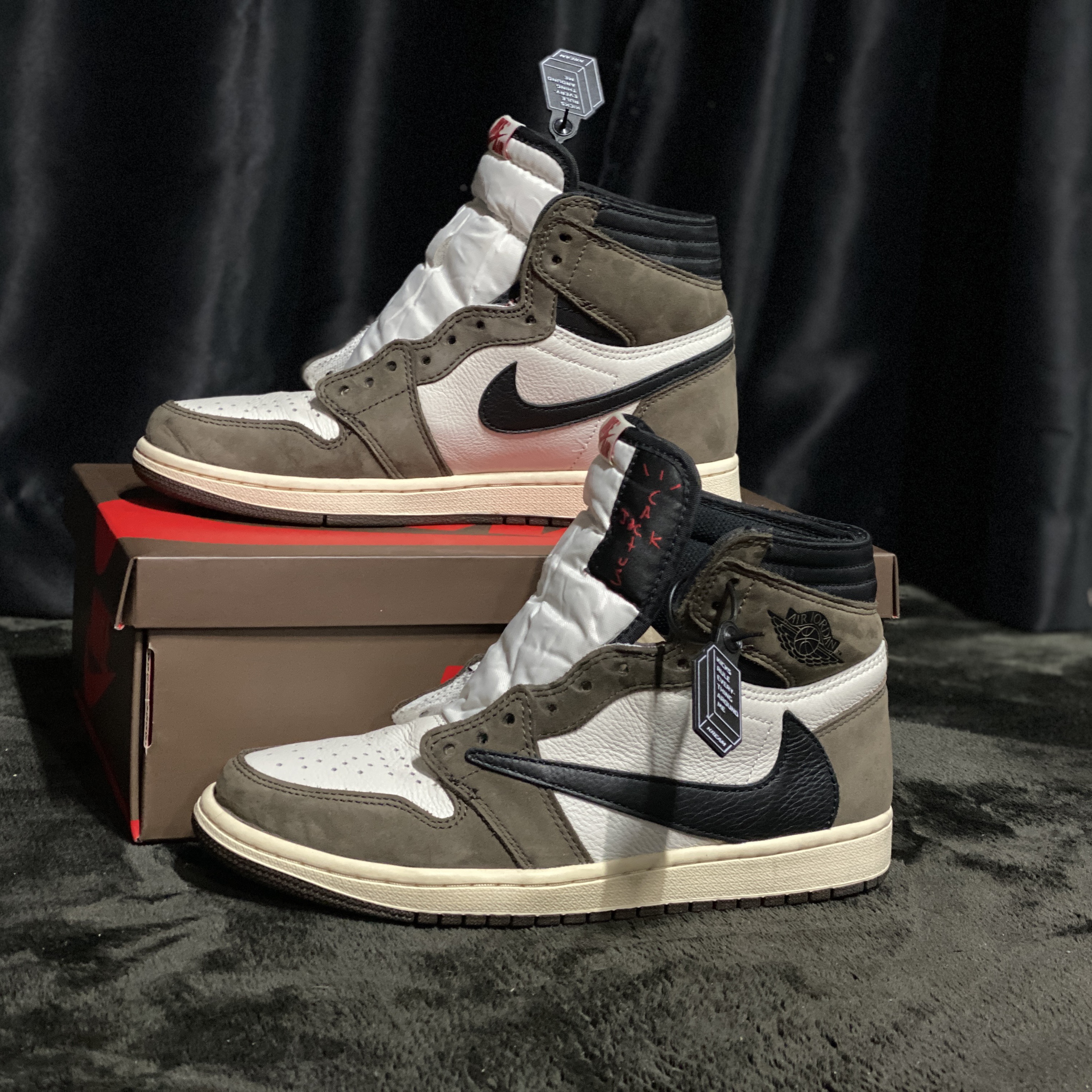 Jordan 1 x Travis Scott Retro High OG SP Mocha 착용 스타일
