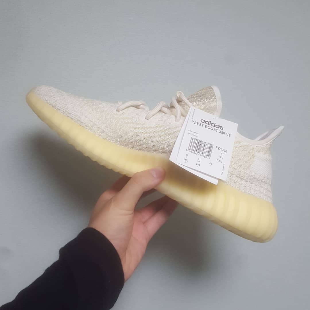 Adidas Yeezy Boost 350 V2 Natural 착용 스타일 - 2