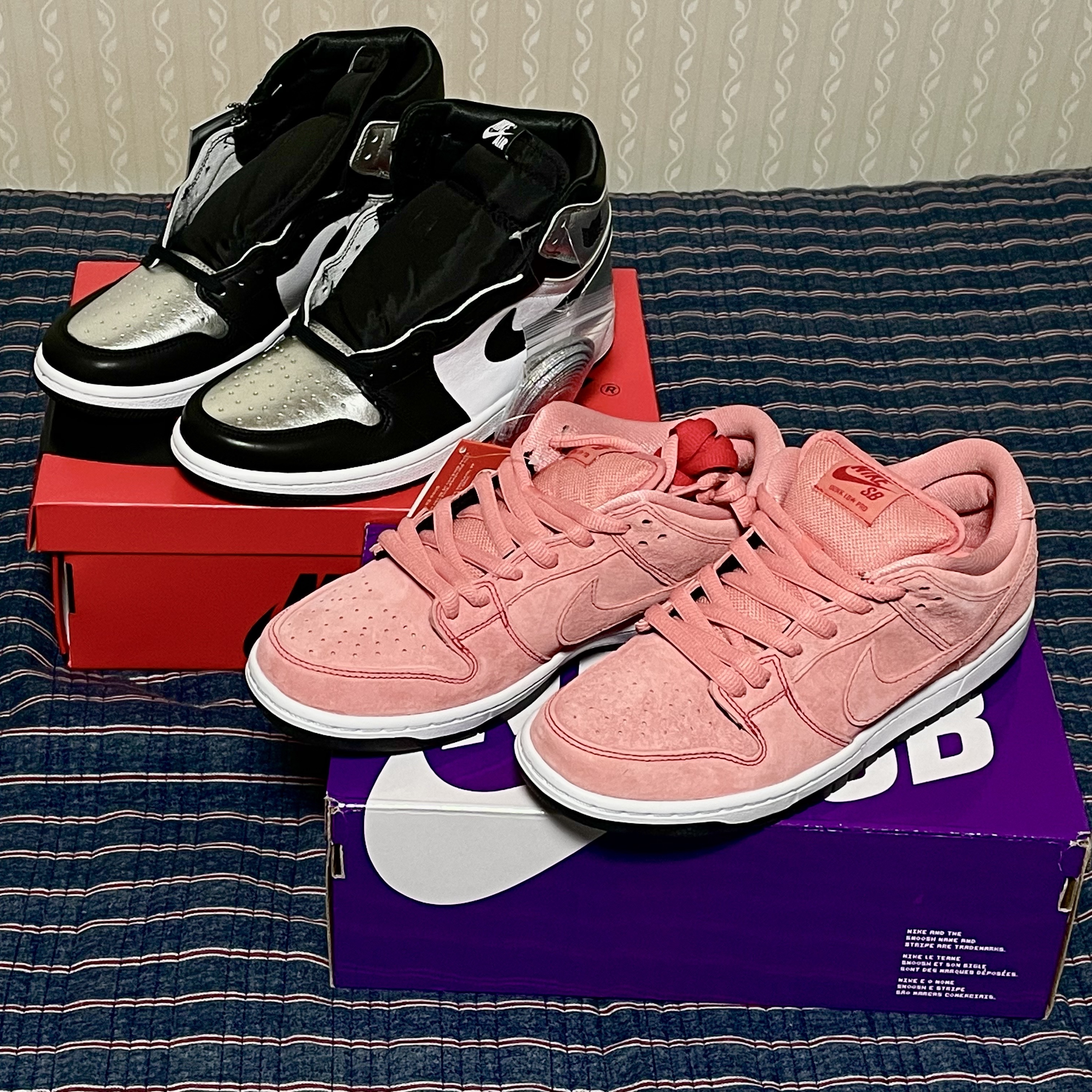 Nike SB Dunk Low Pro Pink Pig, (W) Jordan 1 Retro High OG Silver Toe 착용 스타일 - 1