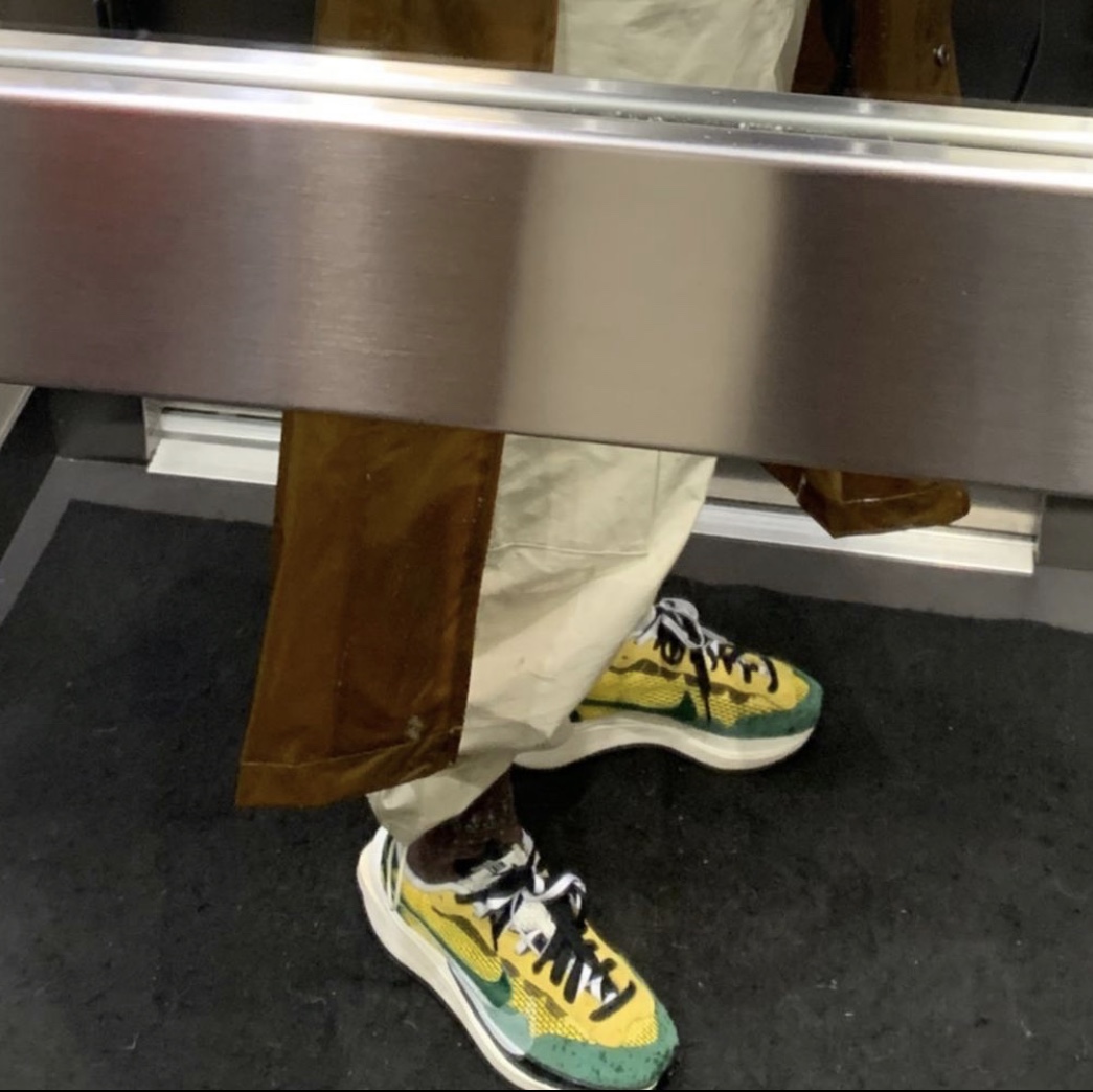 Nike x Sacai VaporWaffle Tour Yellow & Gorge Green Sail 착용 스타일