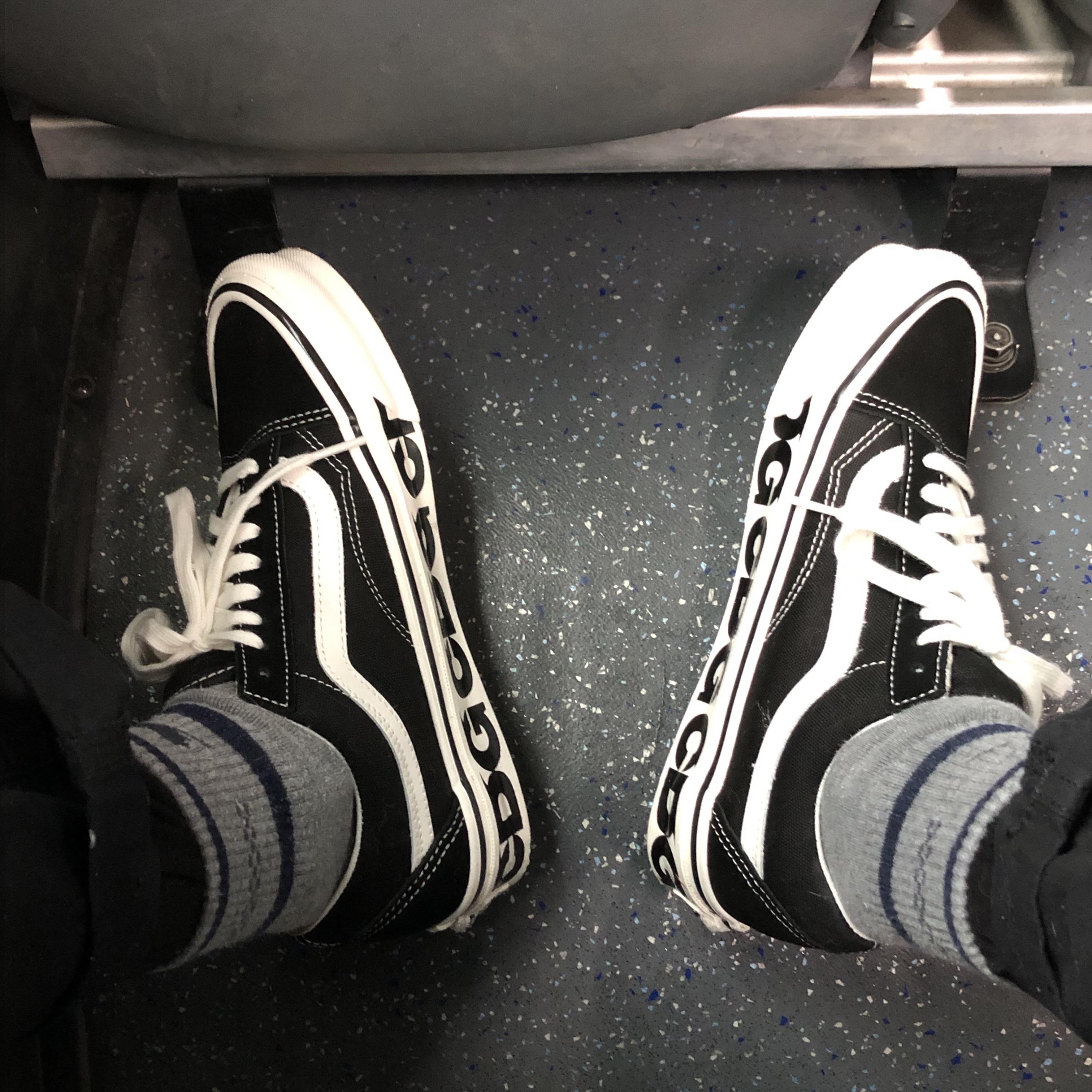 Vans Vault x CDG OG Old Skool LX Side Wall 착용 스타일