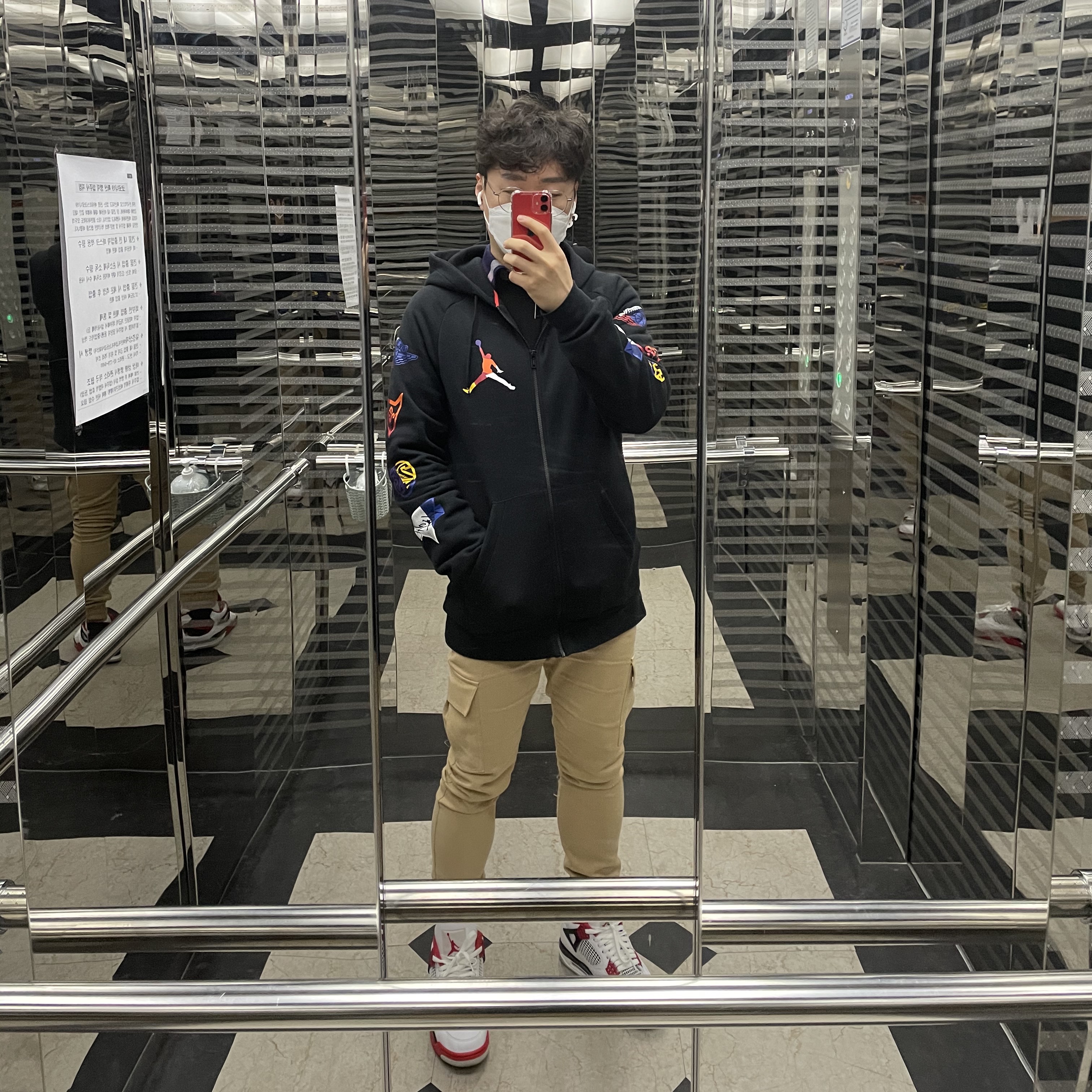Jordan 4 Retro OG Fire Red 2020 착용 스타일 - 2
