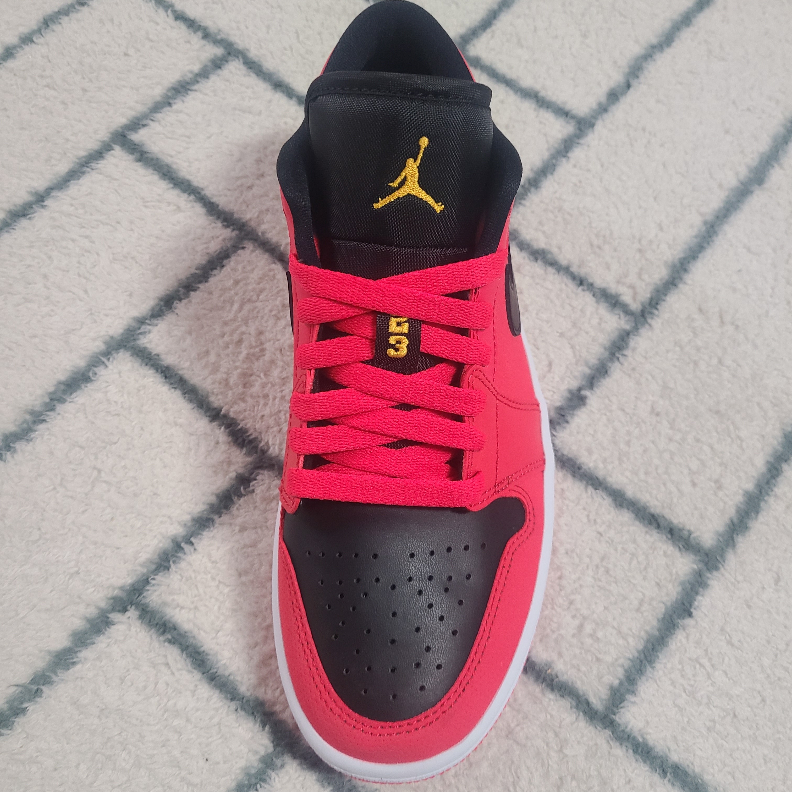 (W) Jordan 1 Low Siren Red 착용 스타일 - 1