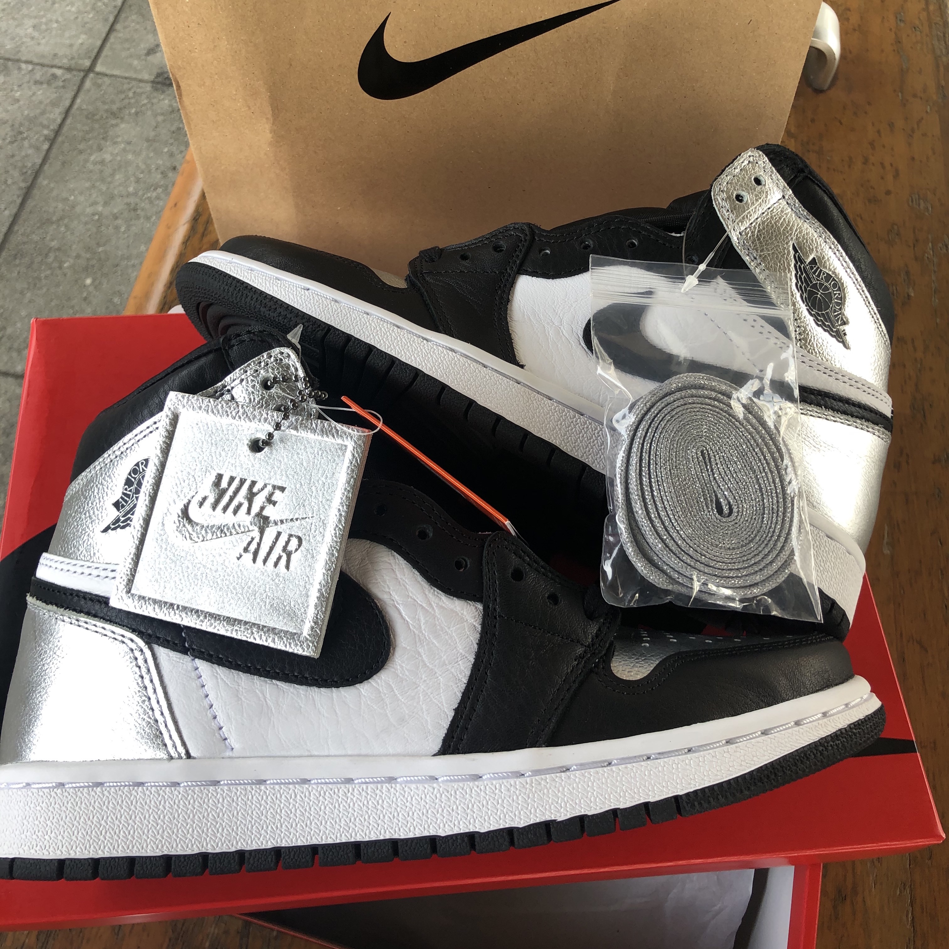 (W) Jordan 1 Retro High OG Silver Toe 착용 스타일