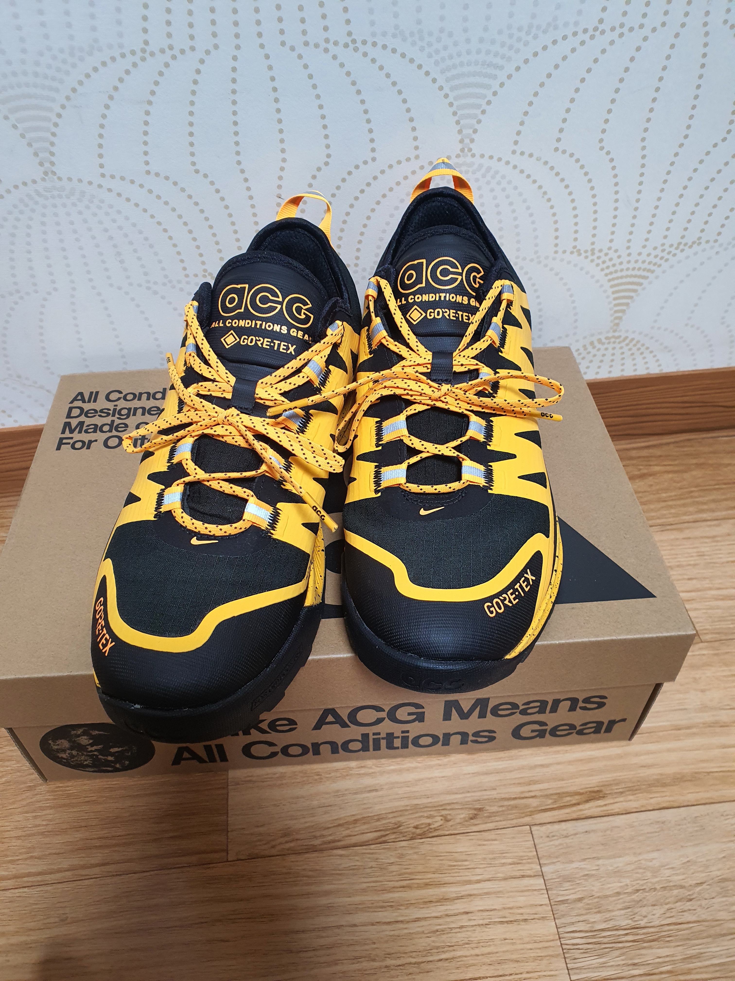 Nike ACG Air Nasu Gore-Tex Black Orange 착용 스타일 - 1