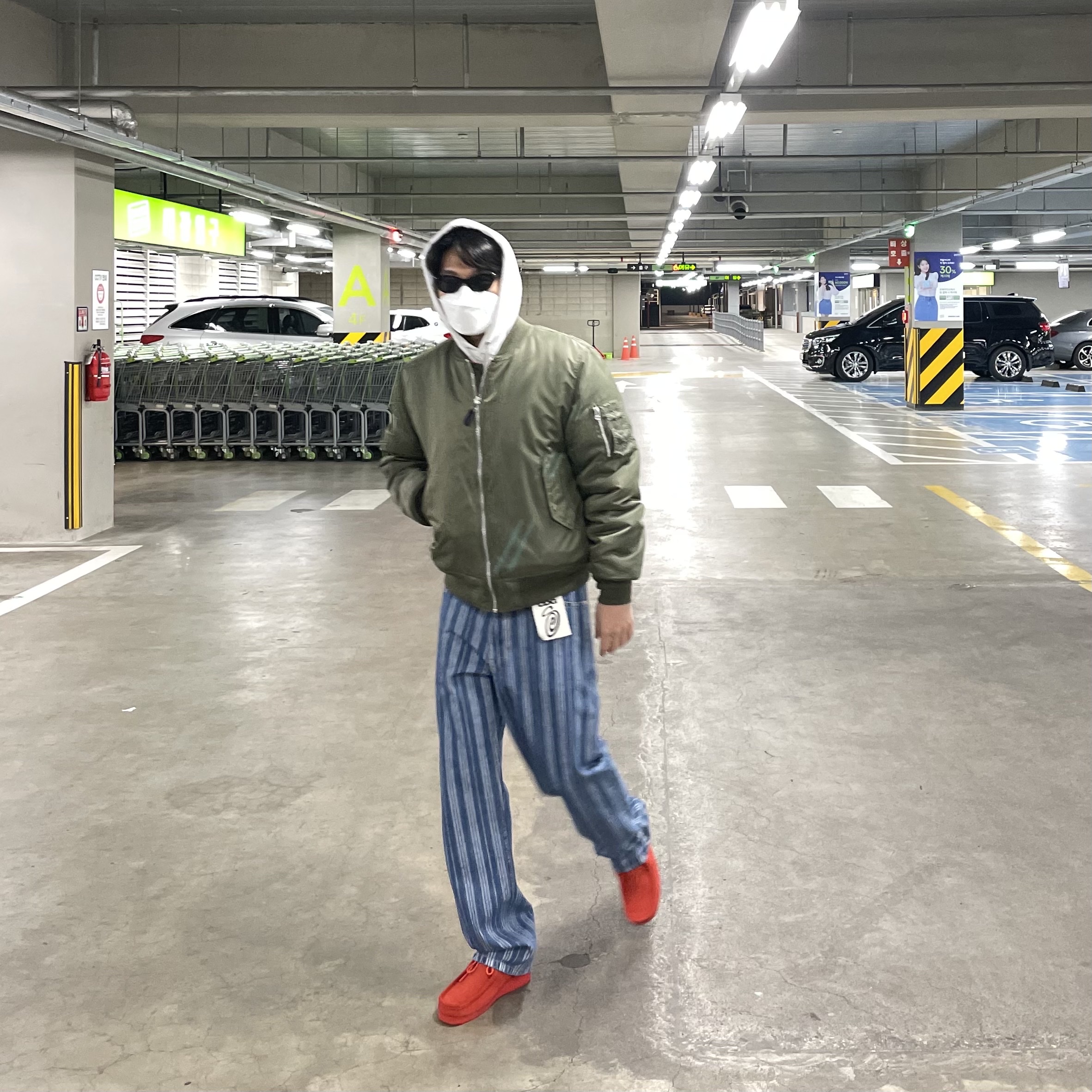 Stussy x CDG MA-1 Jacket Olive 착용 스타일 - 1