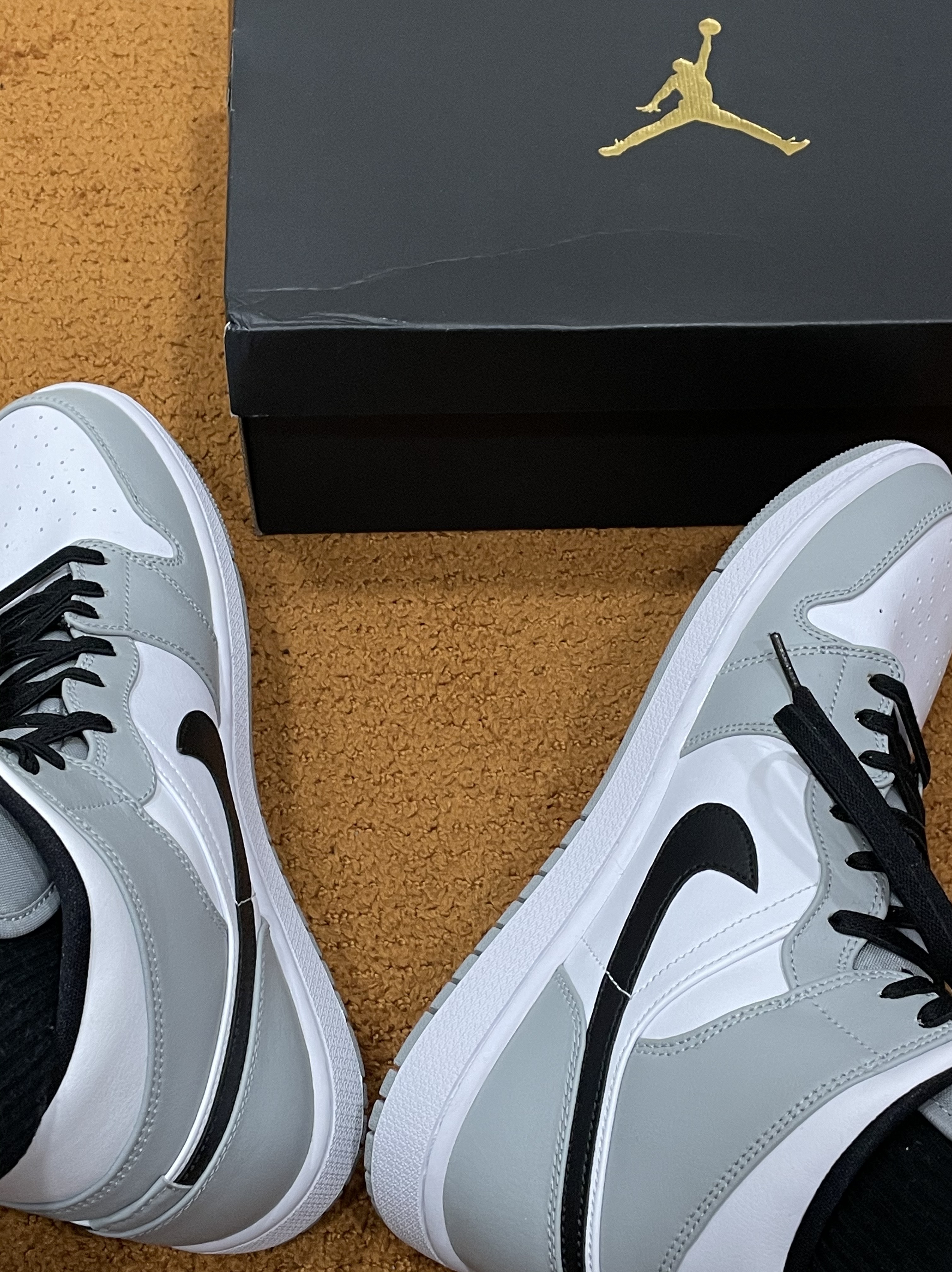Jordan 1 Mid Light Smoke Grey 착용 스타일 - 1