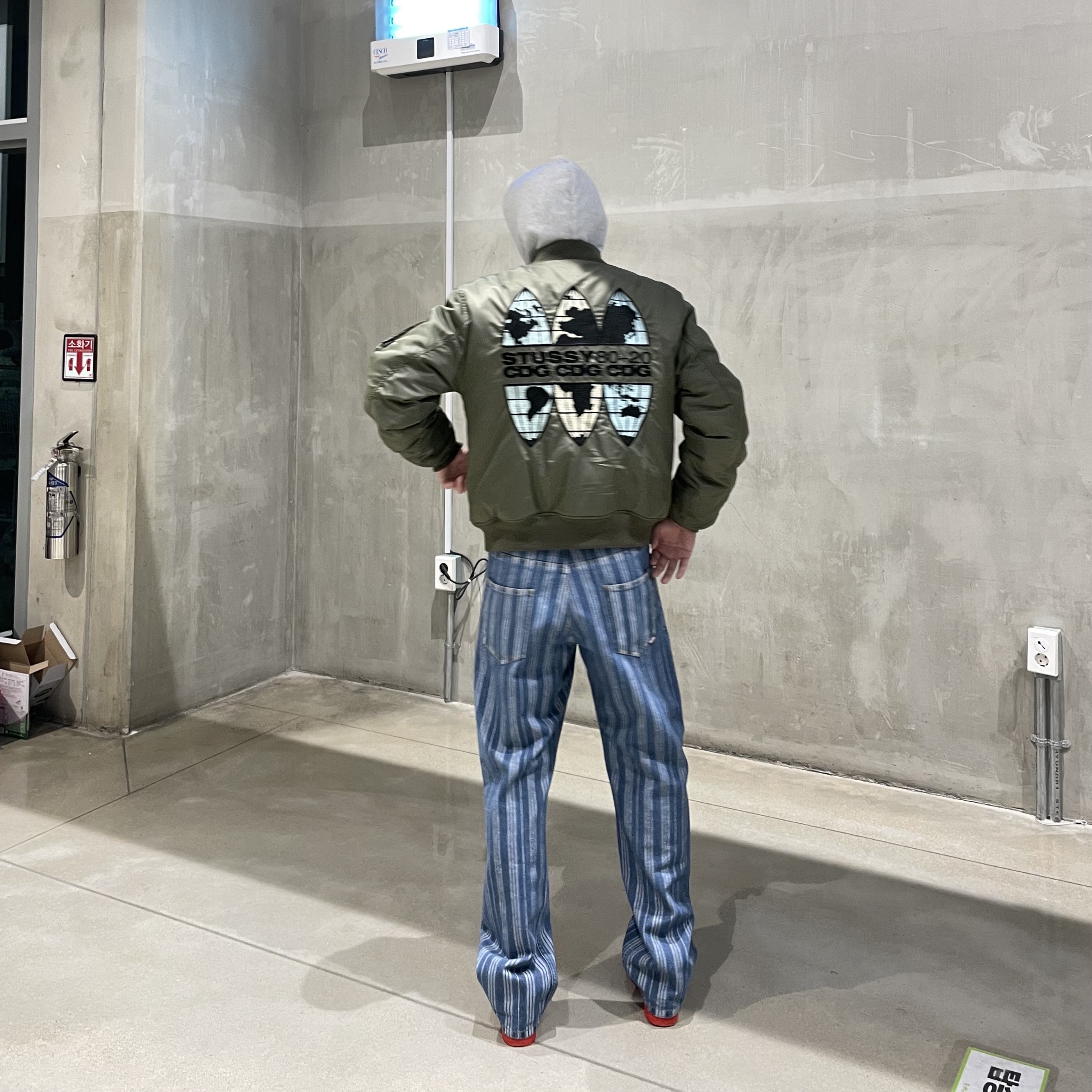 Stussy x CDG MA-1 Jacket Olive 착용 스타일 - 3