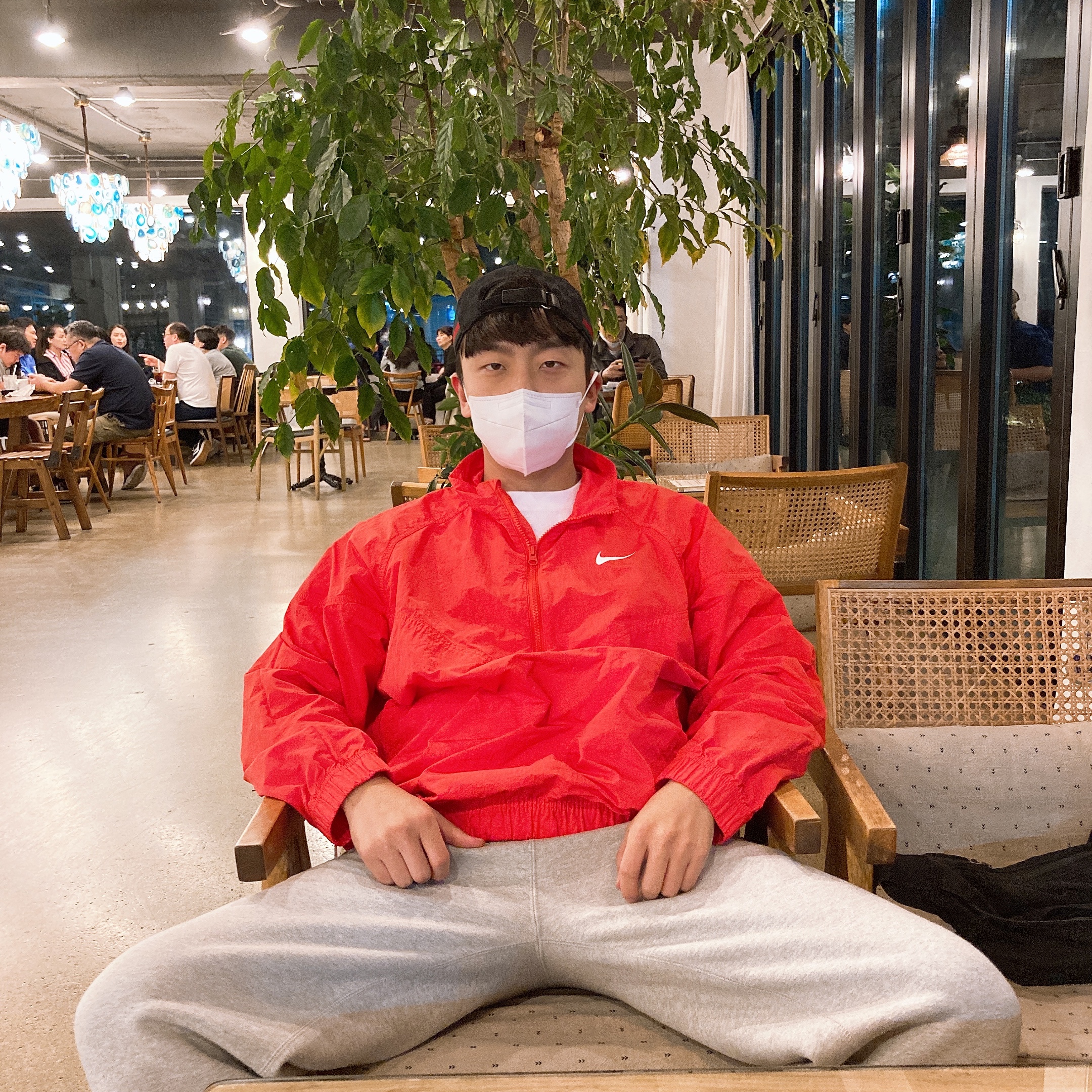 Nike x Stussy Windrunner Jacket Habanero Red, Nike x Stussy NRG BR Fleece Pants Grey 착용 스타일