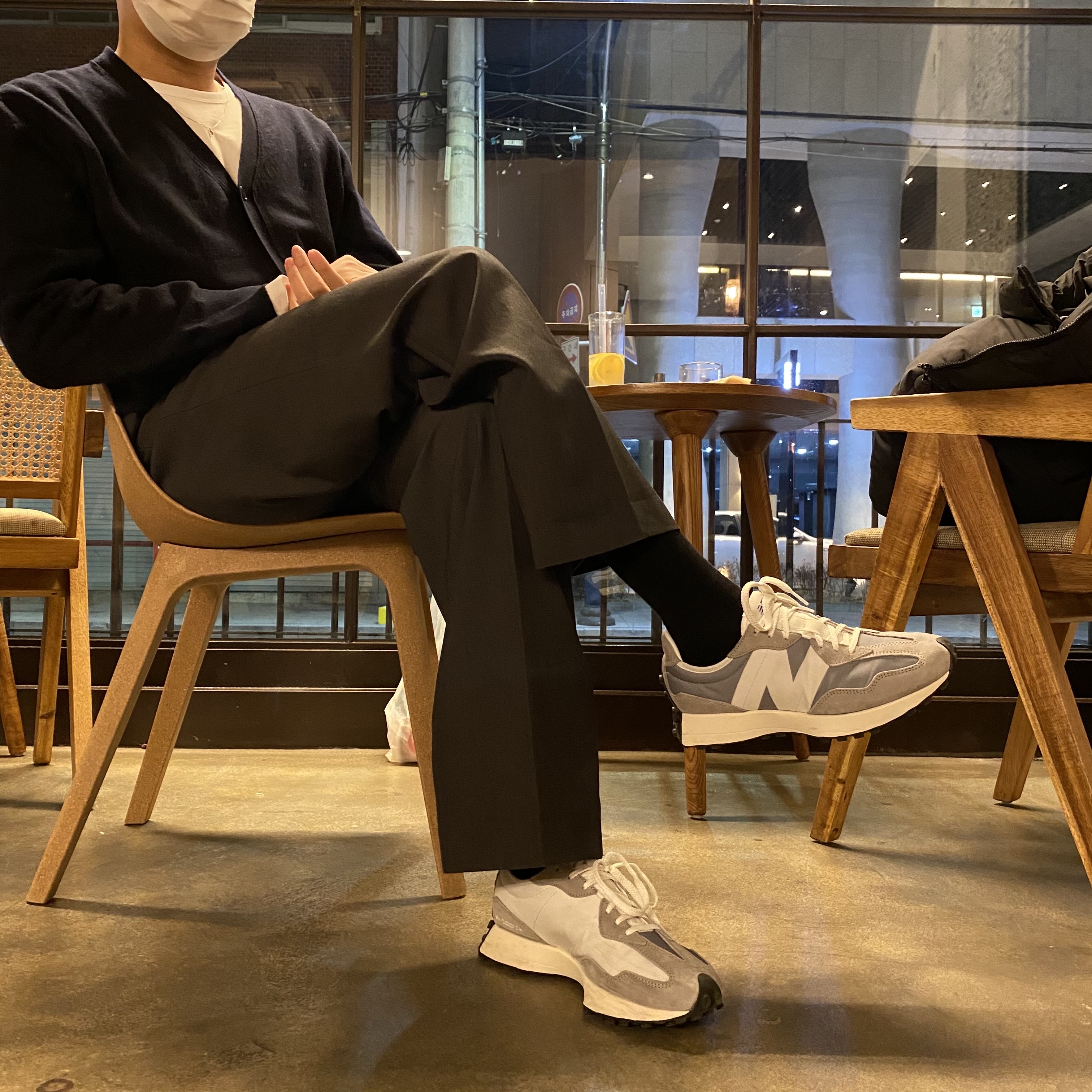 New Balance 327 Grey 착용 스타일 - 3