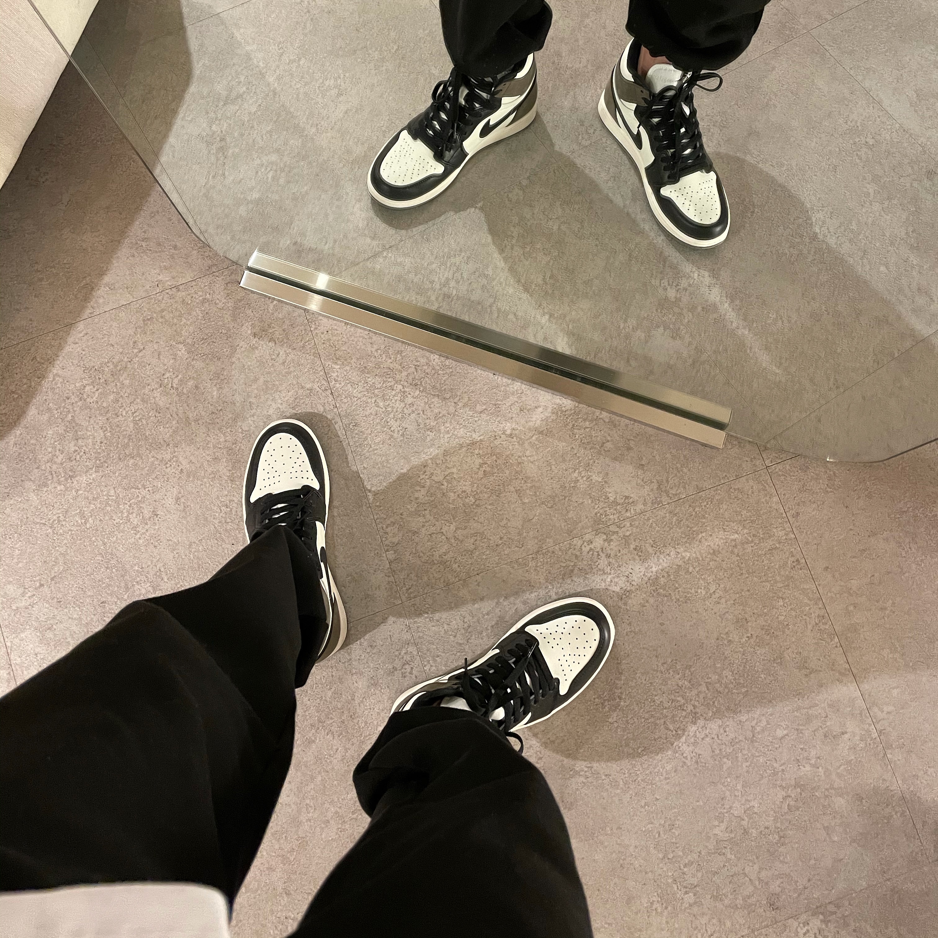 Jordan 1 Retro High OG Black Mocha 착용 스타일