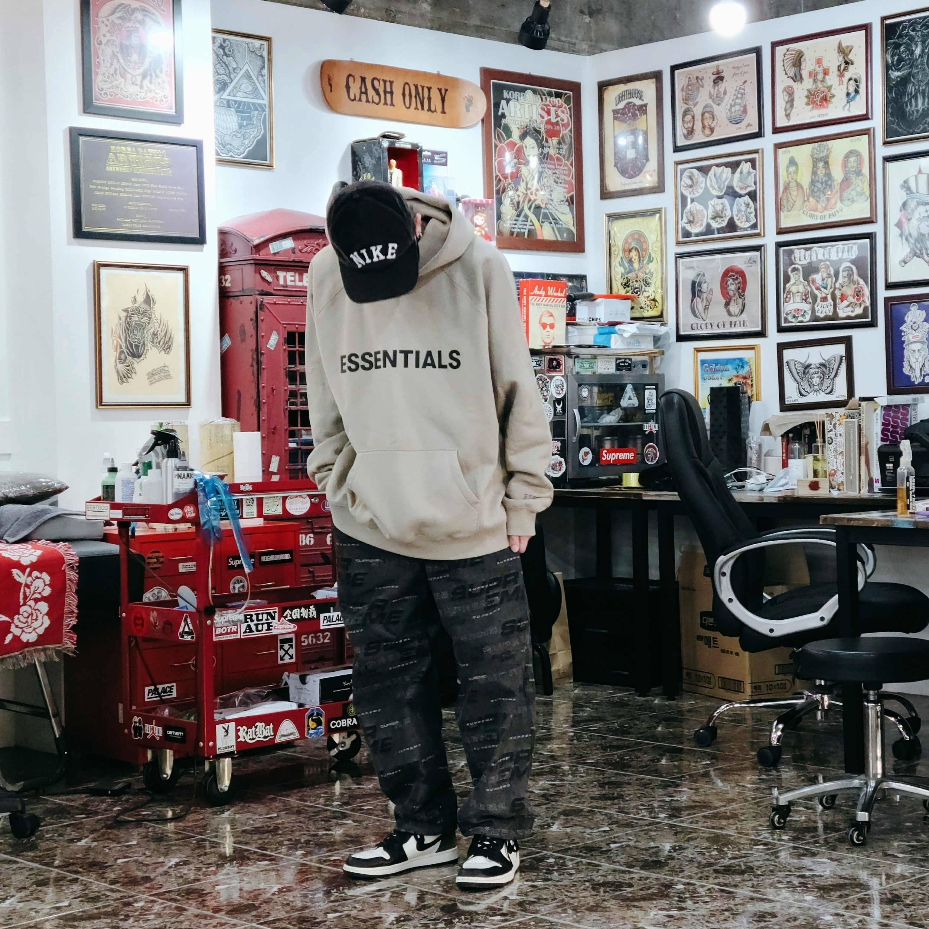 Essentials 3D Silicon Applique Pullover Hoodie Olive/Khaki - 20FW, Jordan 1 Retro High OG Black Mocha 착용 스타일
