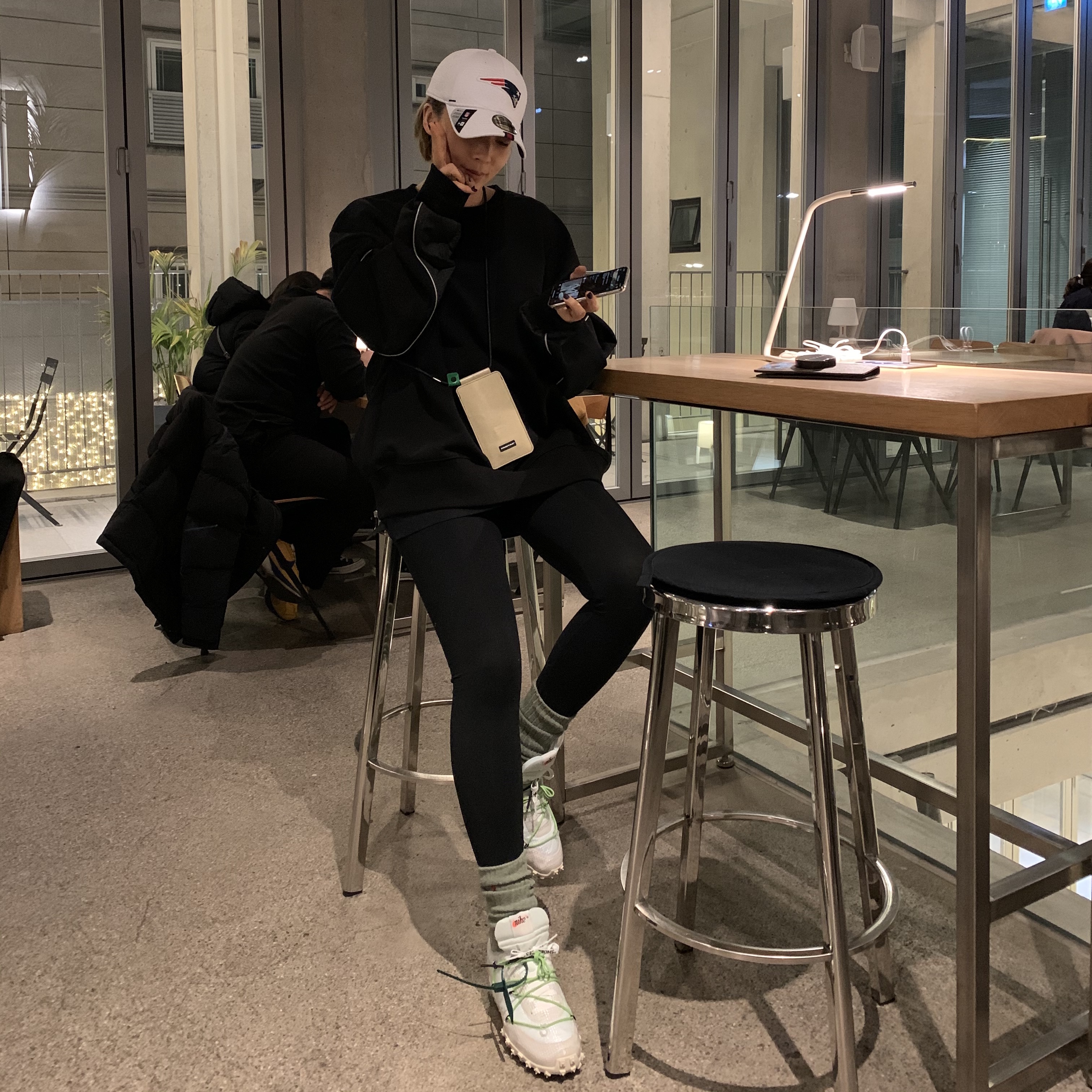 (W) Nike x Off-White Waffle Racer White 착용 스타일