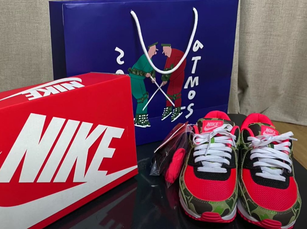 Nike Air Max 90 SP Dark Sage and Solar Red 착용 스타일