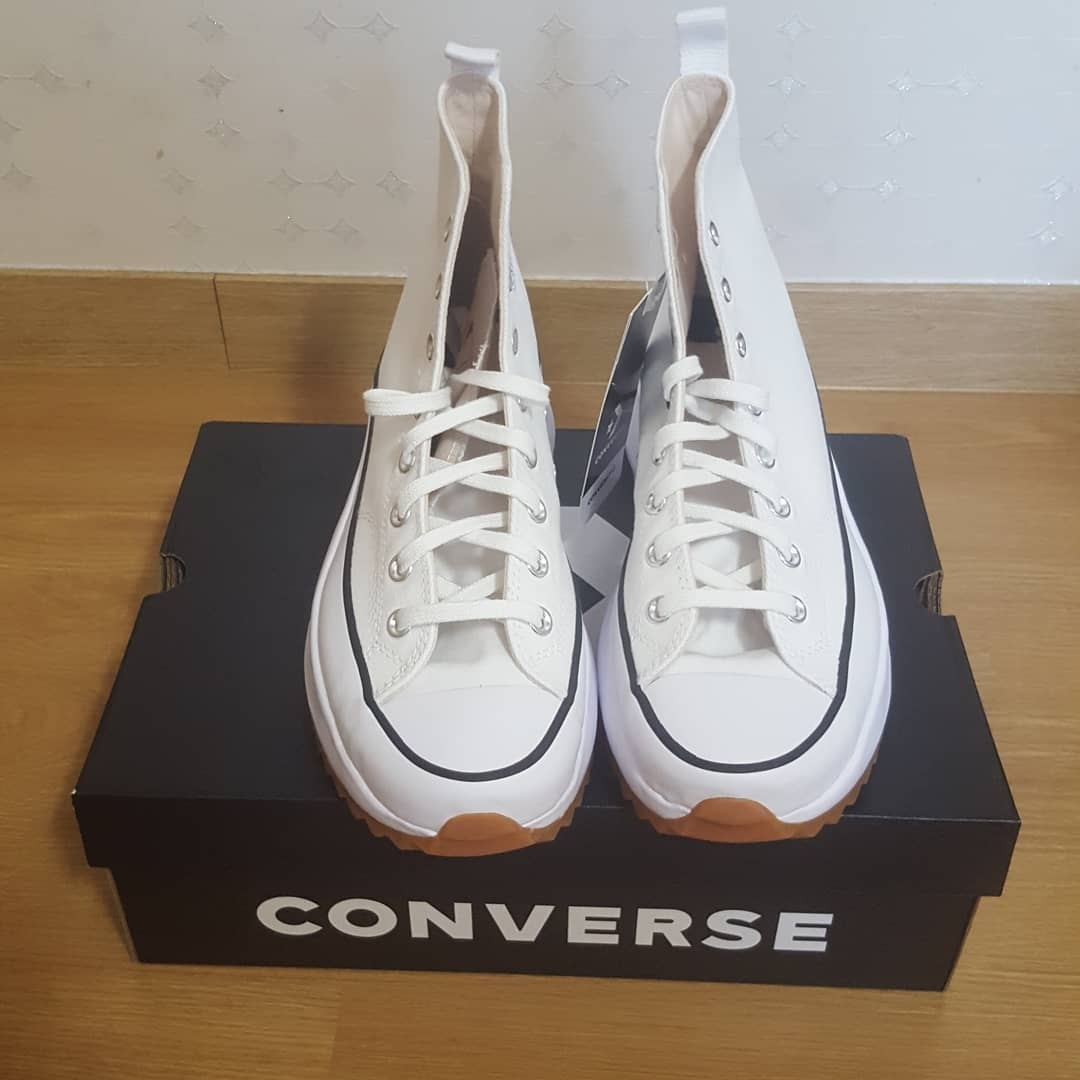 Converse Run Star Hike Hi White Black Gum 착용 스타일 - 2