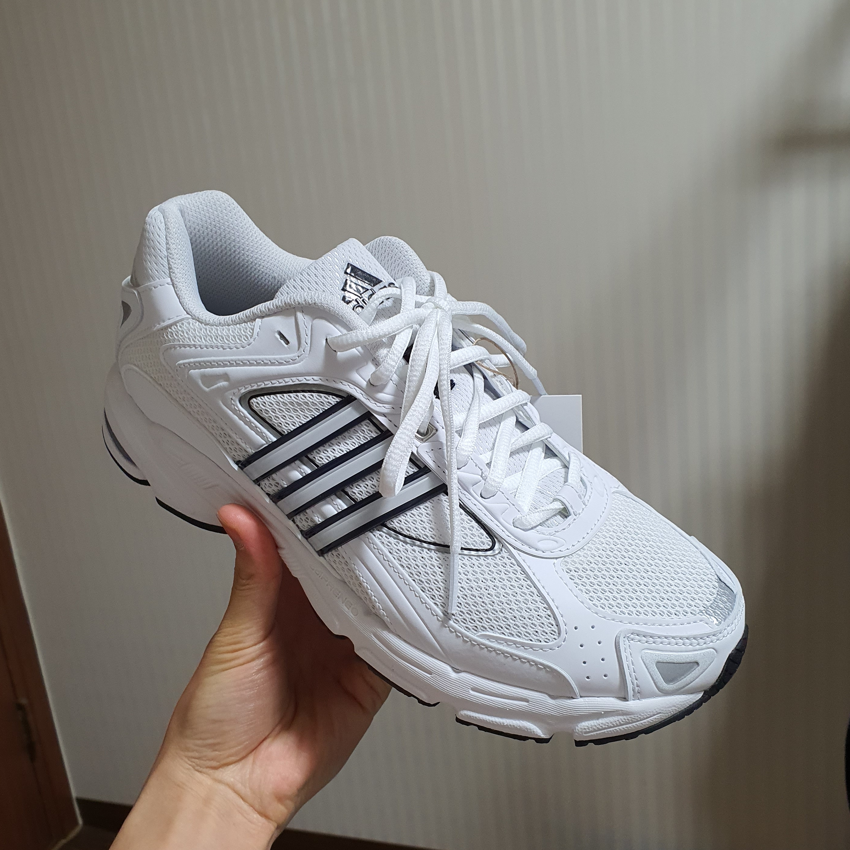 Adidas Response CL Grey 착용 스타일