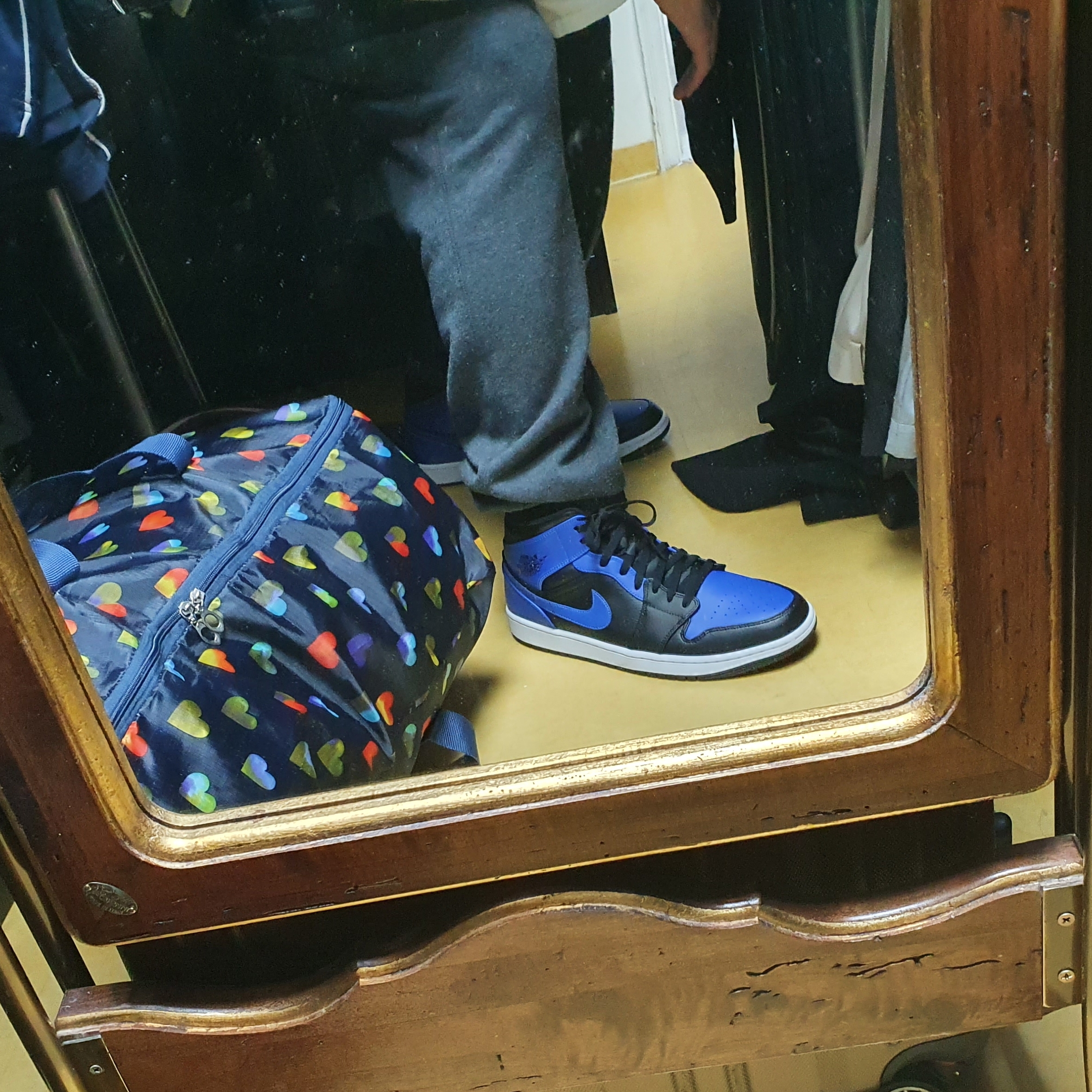 Jordan 1 Mid Black Hyper Royal 착용 스타일