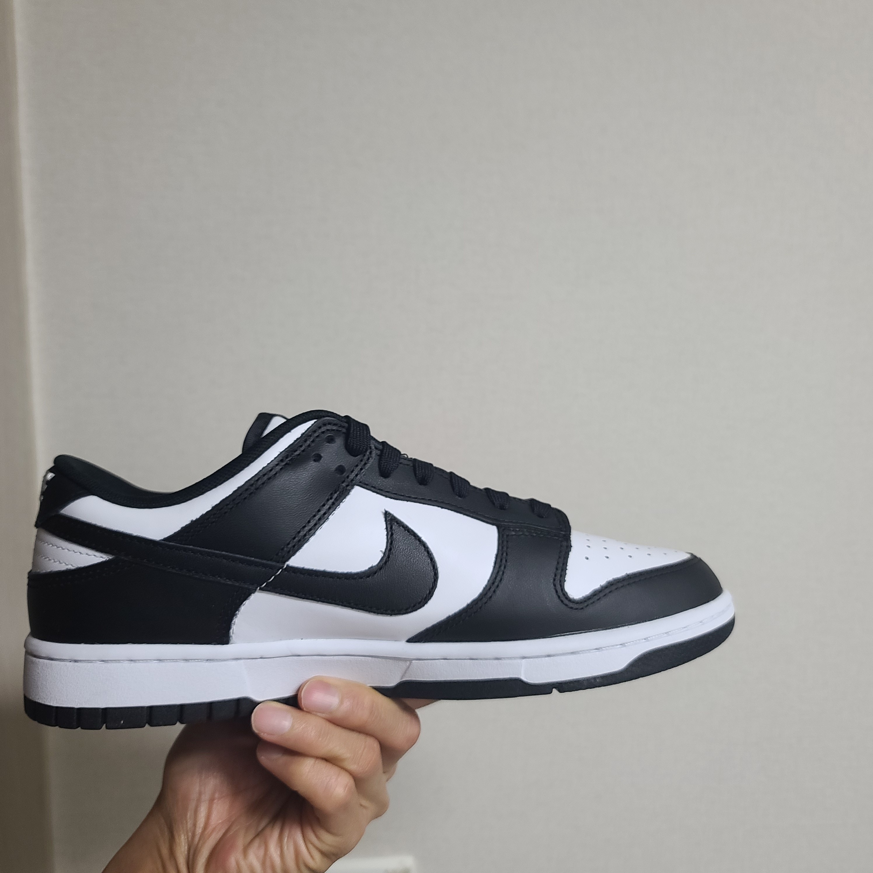 Nike Dunk Low Retro Black 착용 스타일 - 2