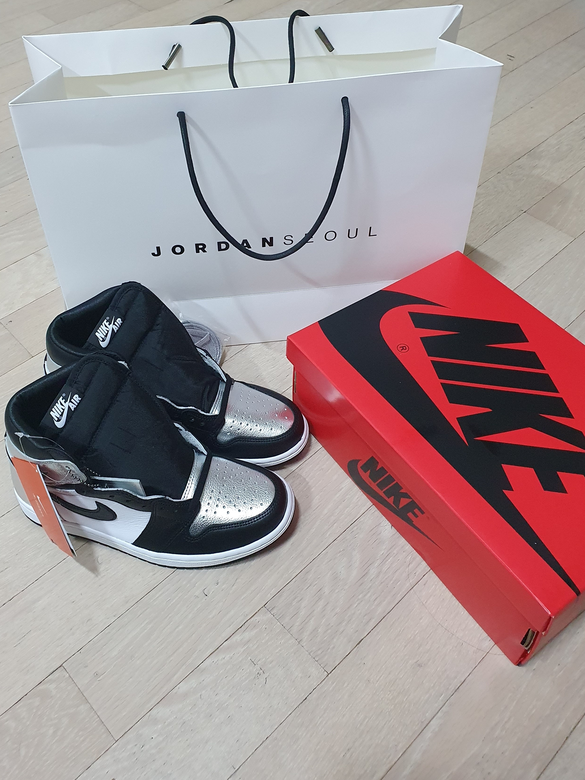 (W) Jordan 1 Retro High OG Silver Toe 착용 스타일 - 2