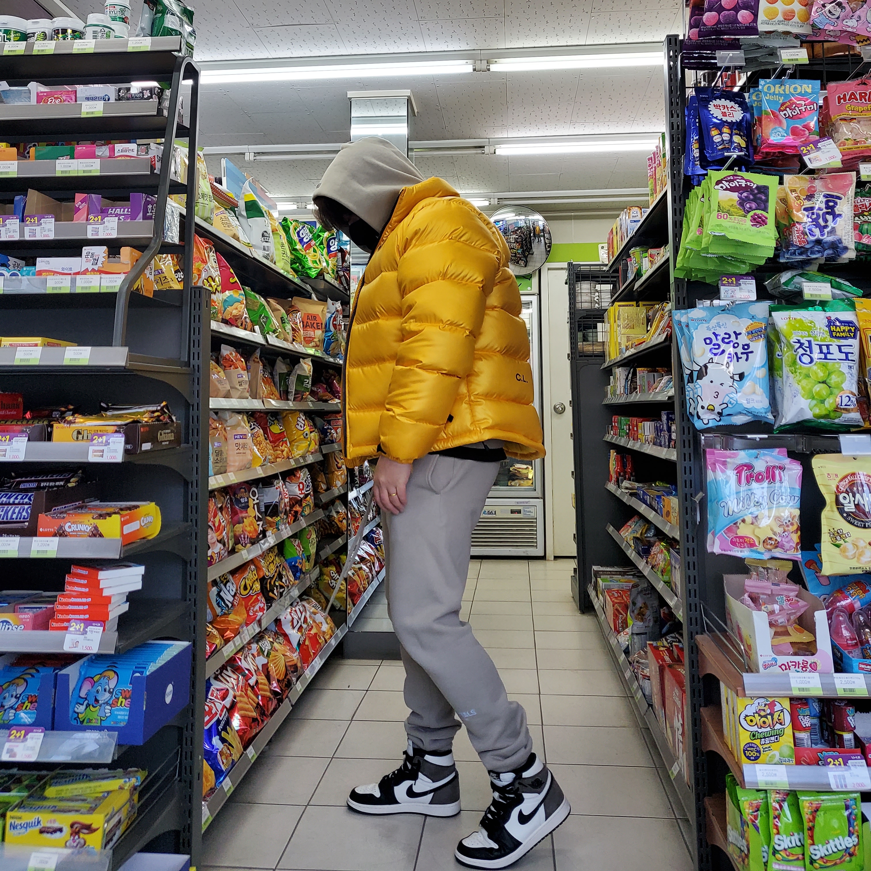 Essentials 3D Silicon Applique Pullover Hoodie String Tan - 20SS, Essentials Sweatpants String Tan - 20SS 착용 스타일 - 2