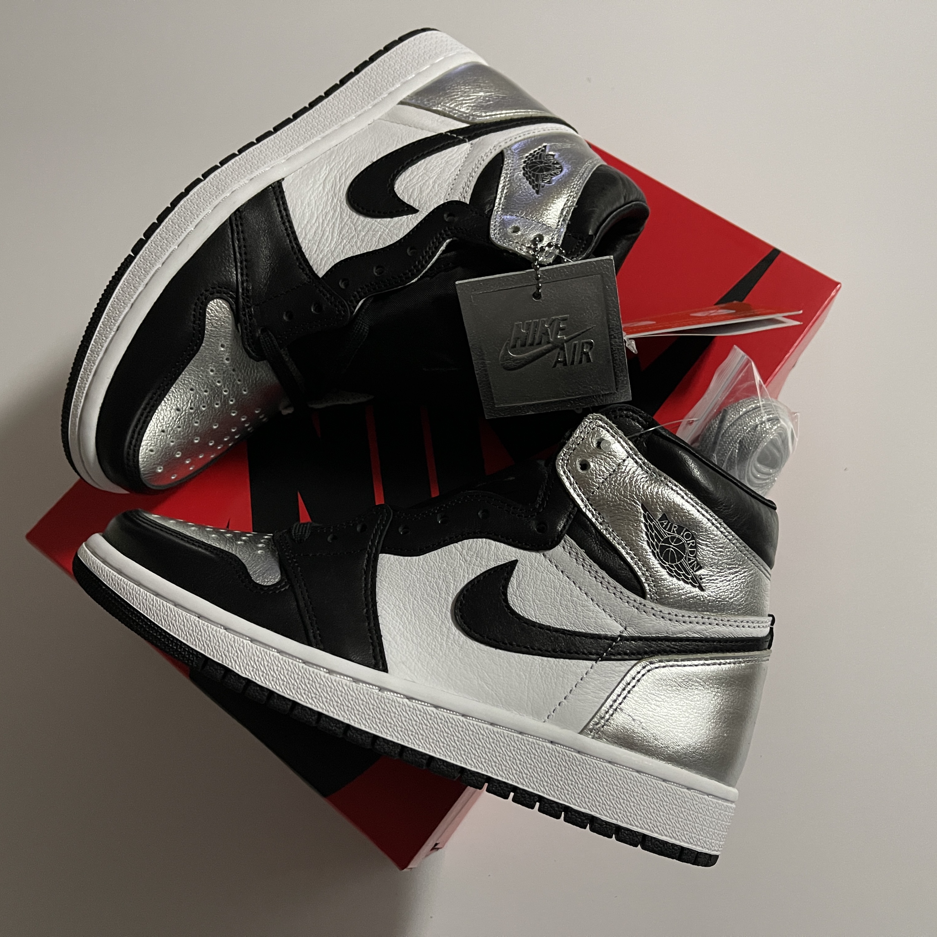 (W) Jordan 1 Retro High OG Silver Toe 착용 스타일