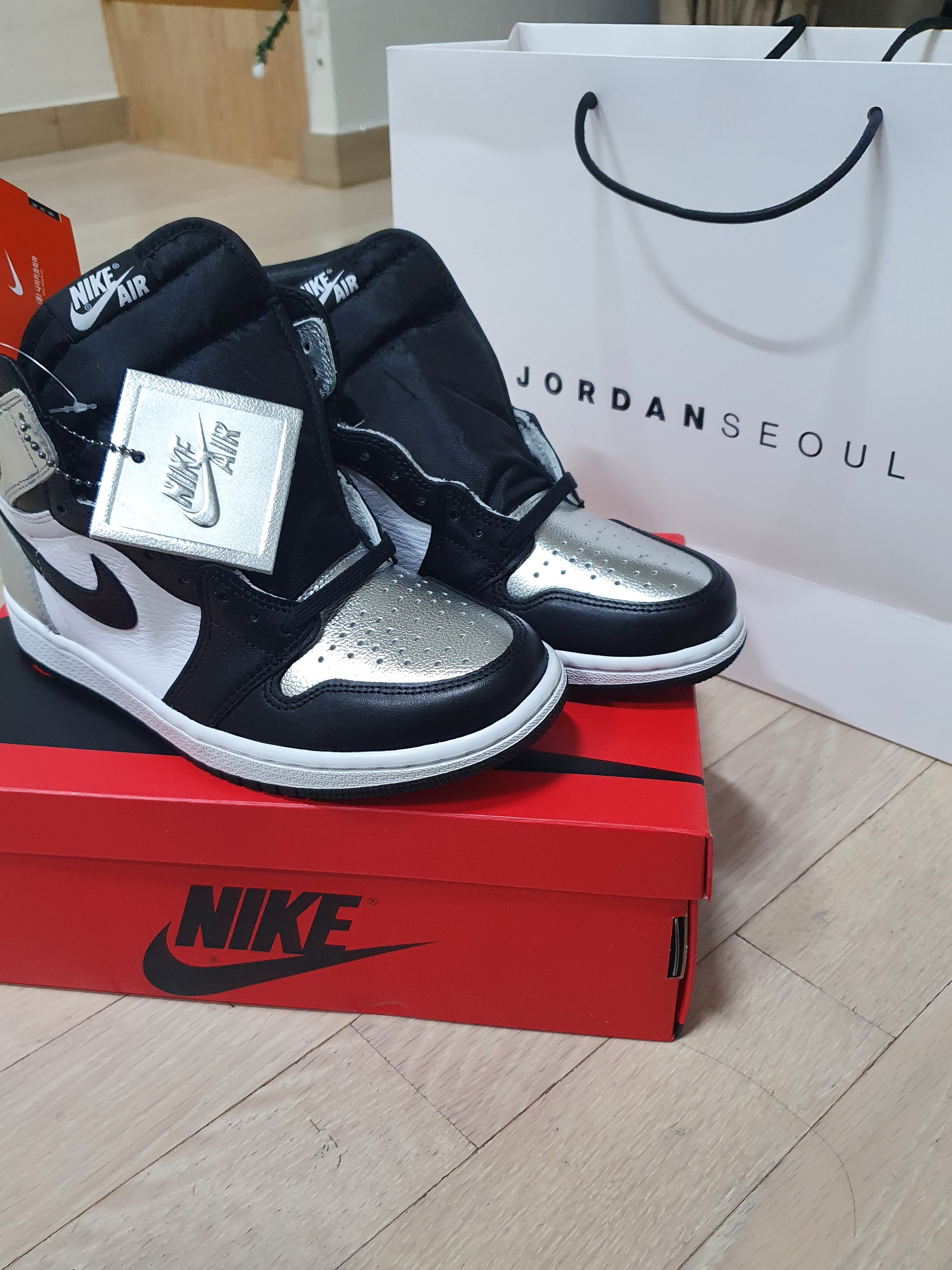 (W) Jordan 1 Retro High OG Silver Toe 착용 스타일 - 3