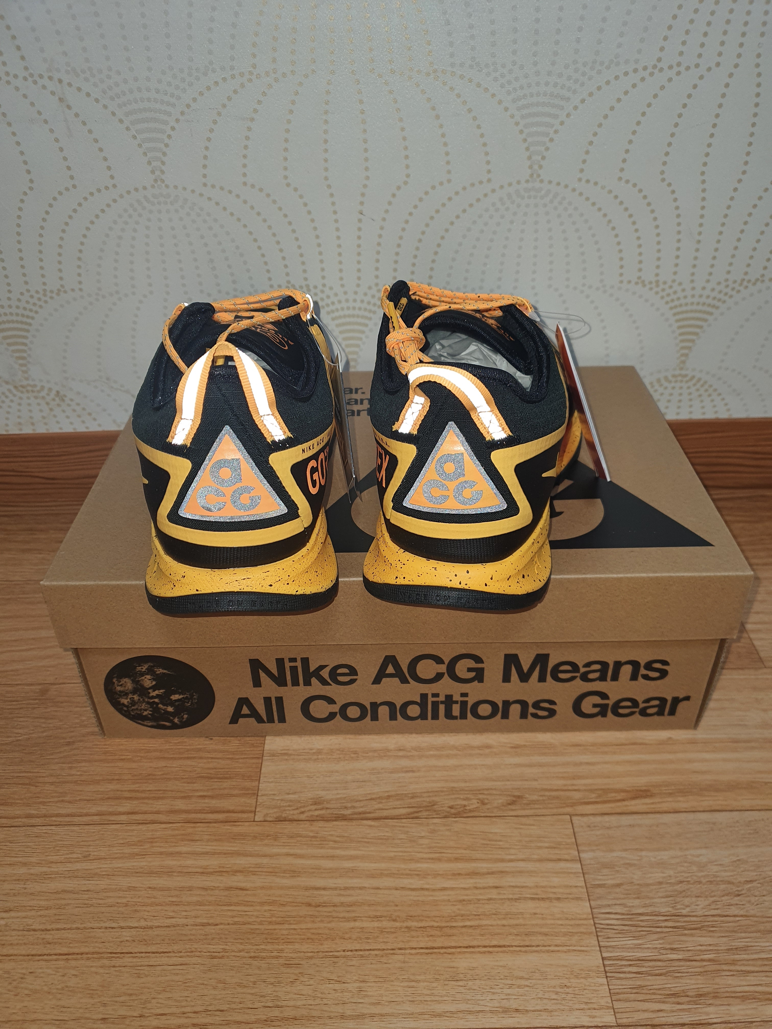 Nike ACG Air Nasu Gore-Tex Black Orange 착용 스타일 - 4