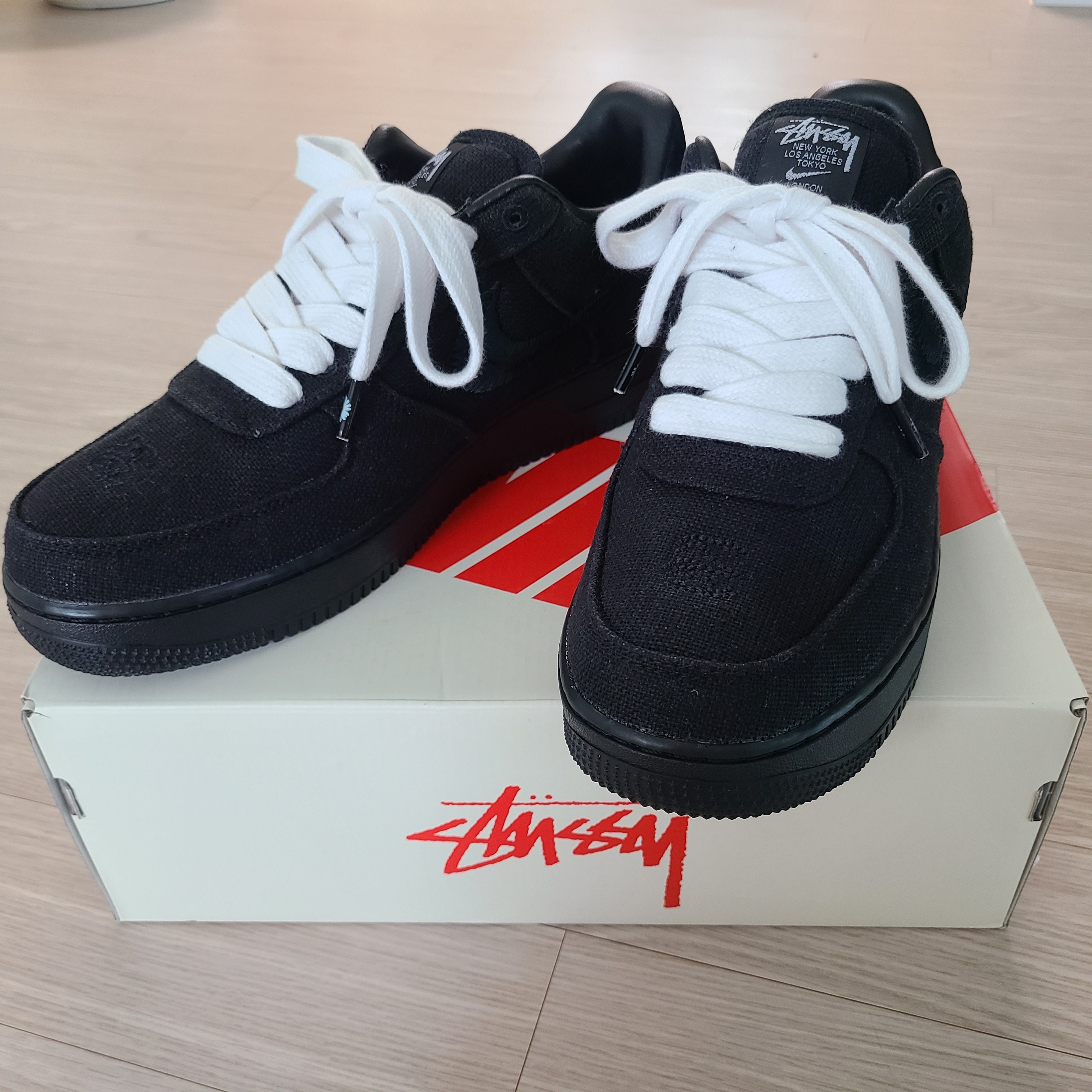 Nike x Stussy Air Force 1 Low Triple Black 착용 스타일