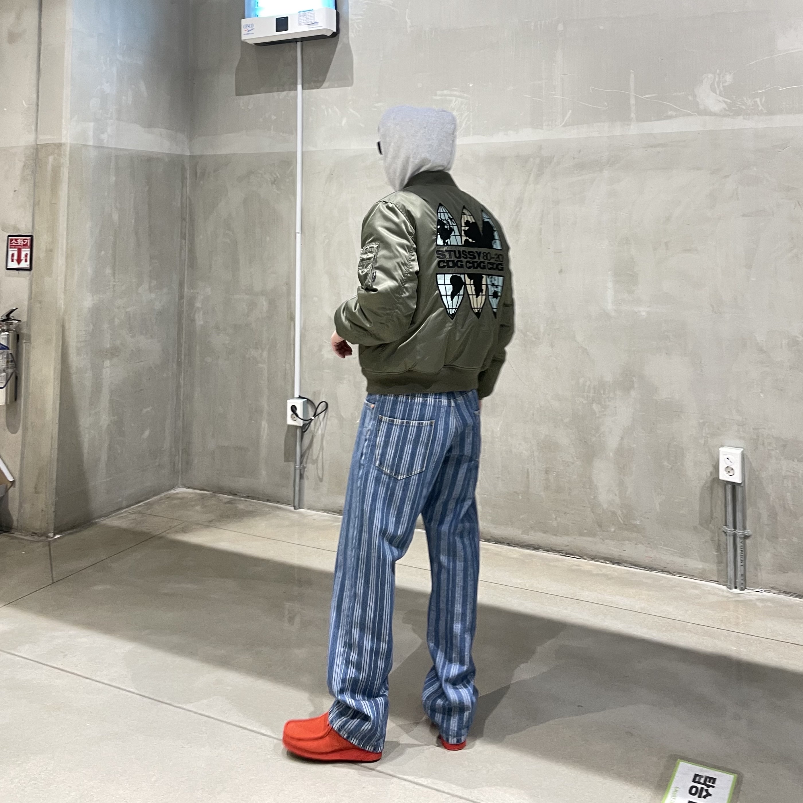 Stussy x CDG MA-1 Jacket Olive 착용 스타일 - 2