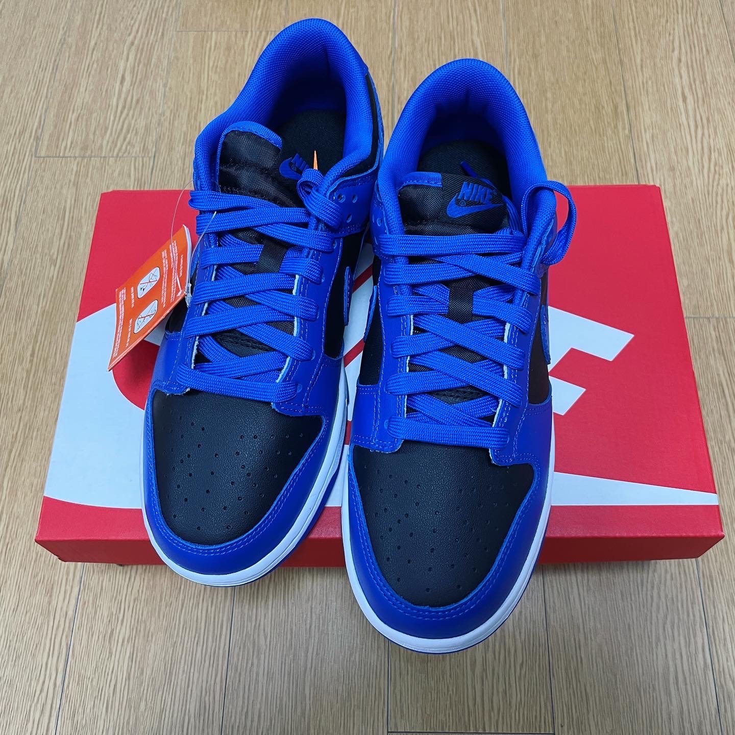 Nike Dunk Low Retro Hyper Cobalt 착용 스타일 - 2