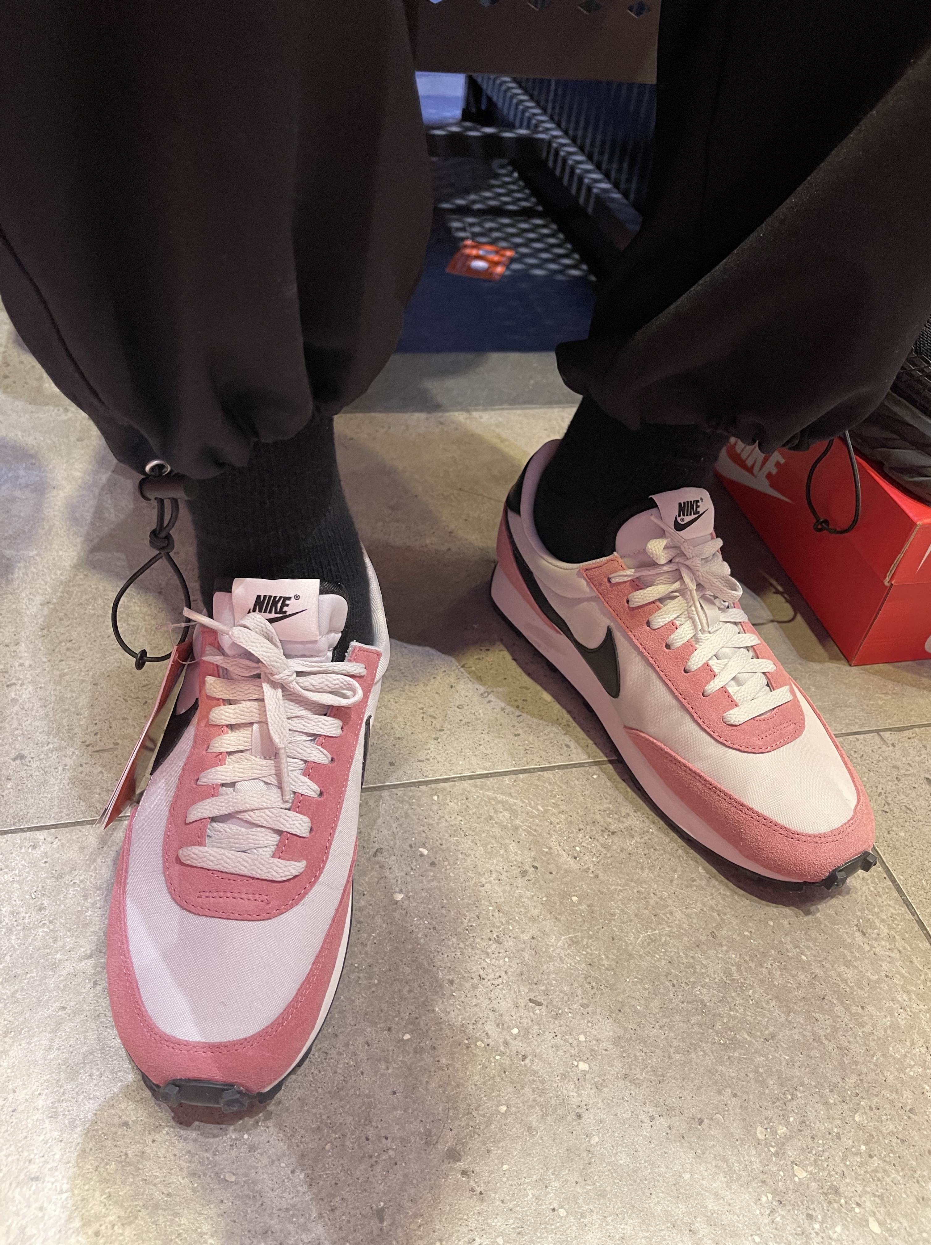 (W) Nike Daybreak Desert Berry 착용 스타일 - 1