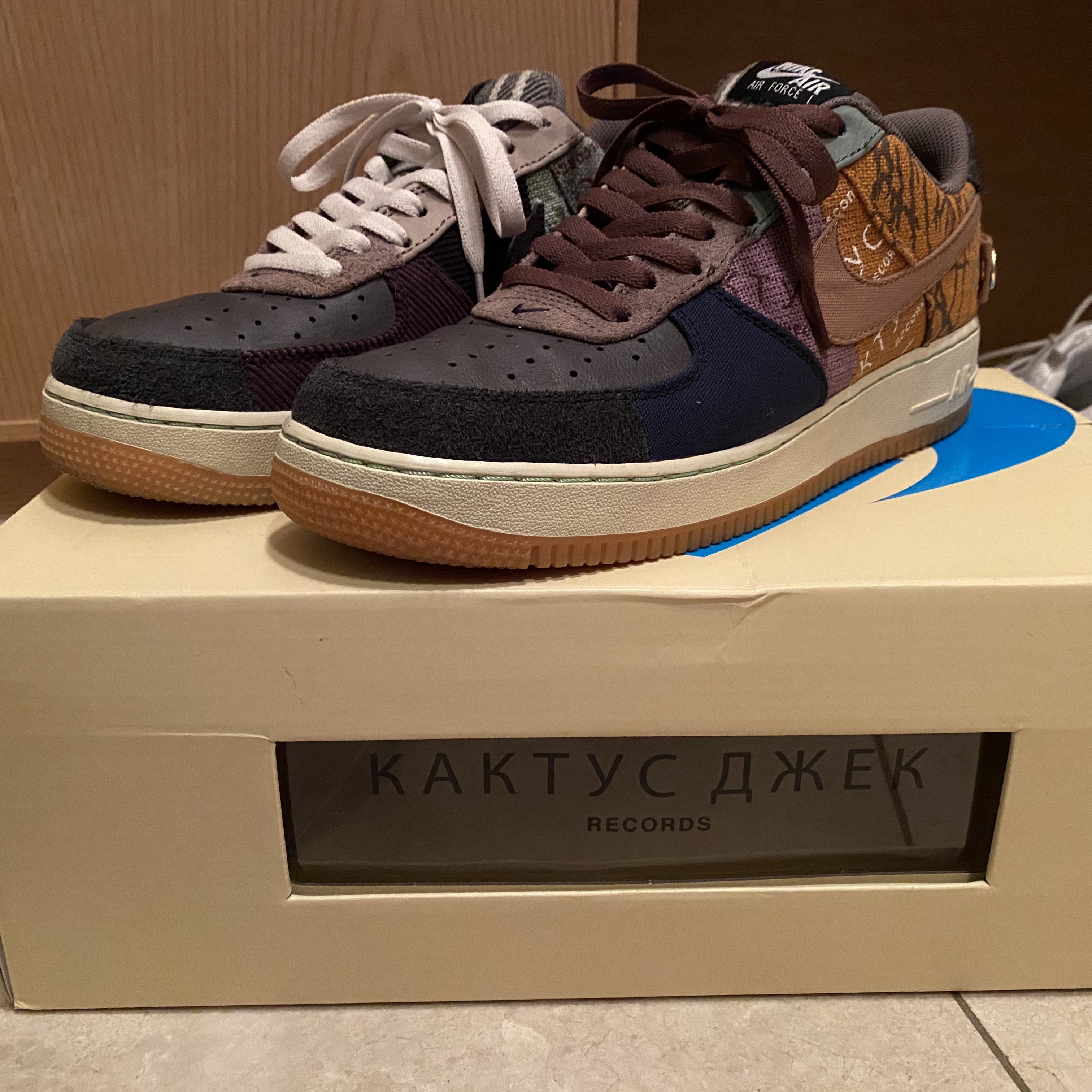 Nike x Travis Scott Air Force 1 Low Cactus Jack 착용 스타일