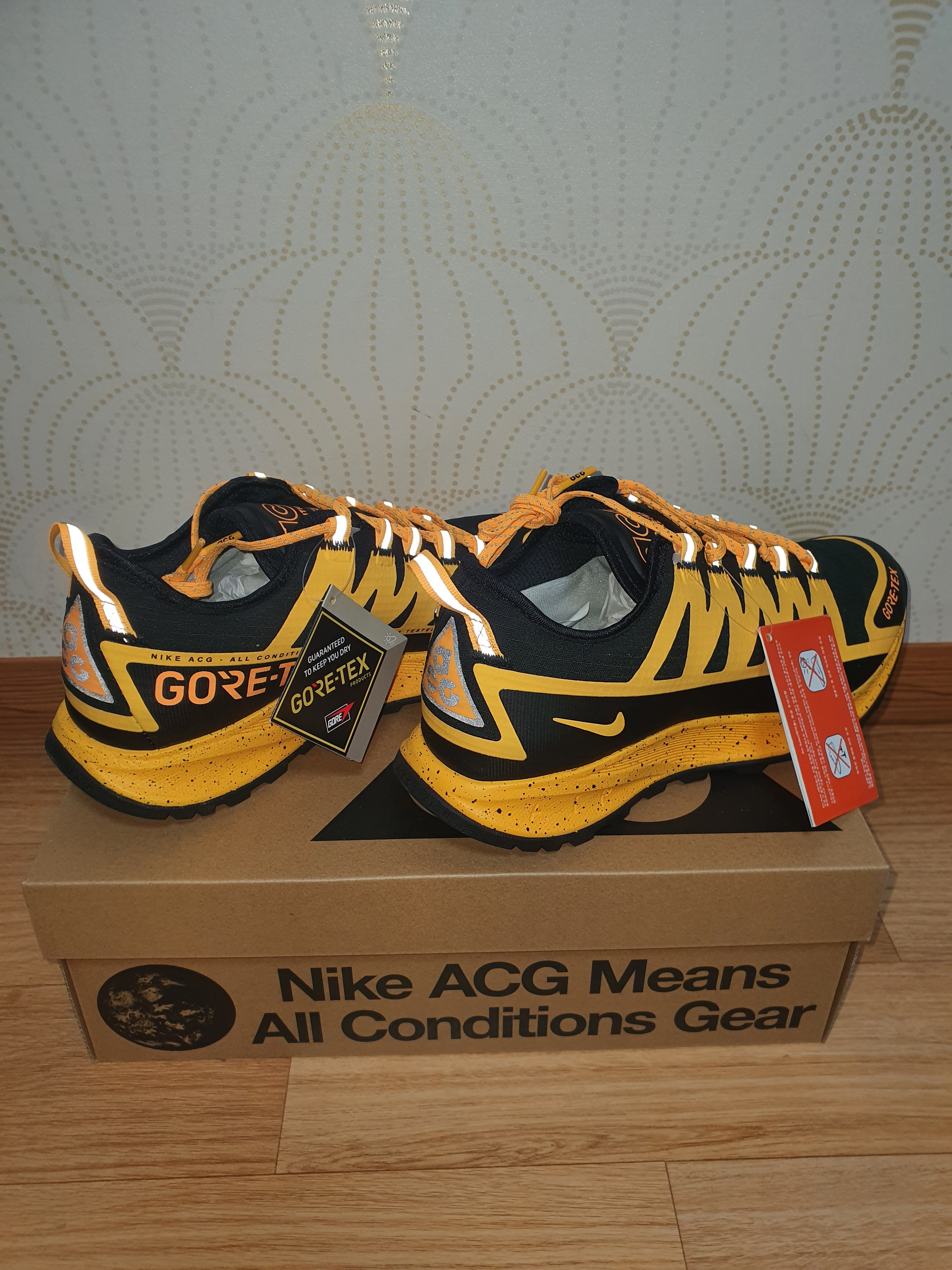 Nike ACG Air Nasu Gore-Tex Black Orange 착용 스타일 - 3